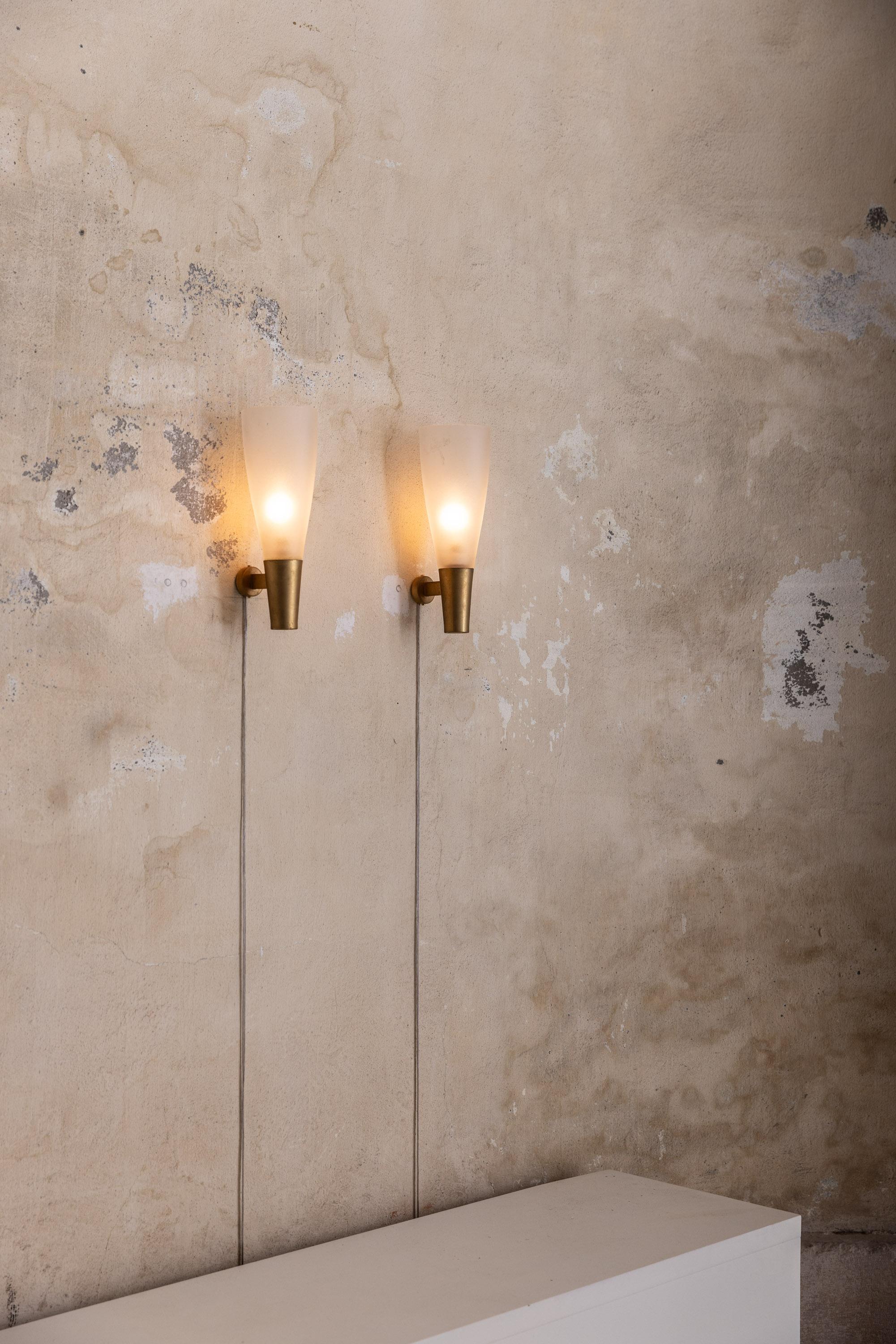 Brass Midcentury pair of wall lights mod. 1537 by Pietro Chiesa for Fontana Arte 
