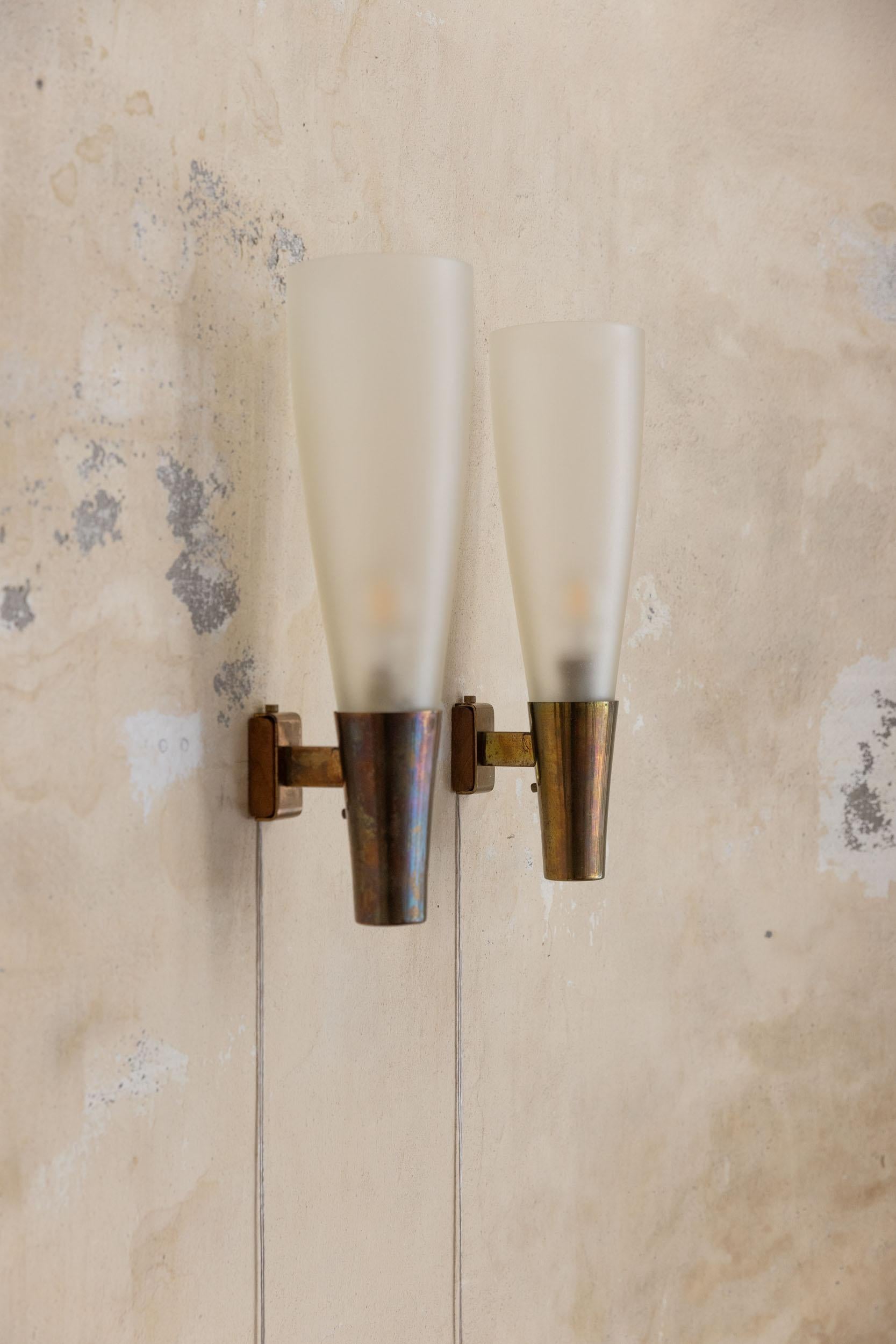 Midcentury pair of wall lights mod. 1537 by Pietro Chiesa for Fontana Arte For Sale 6
