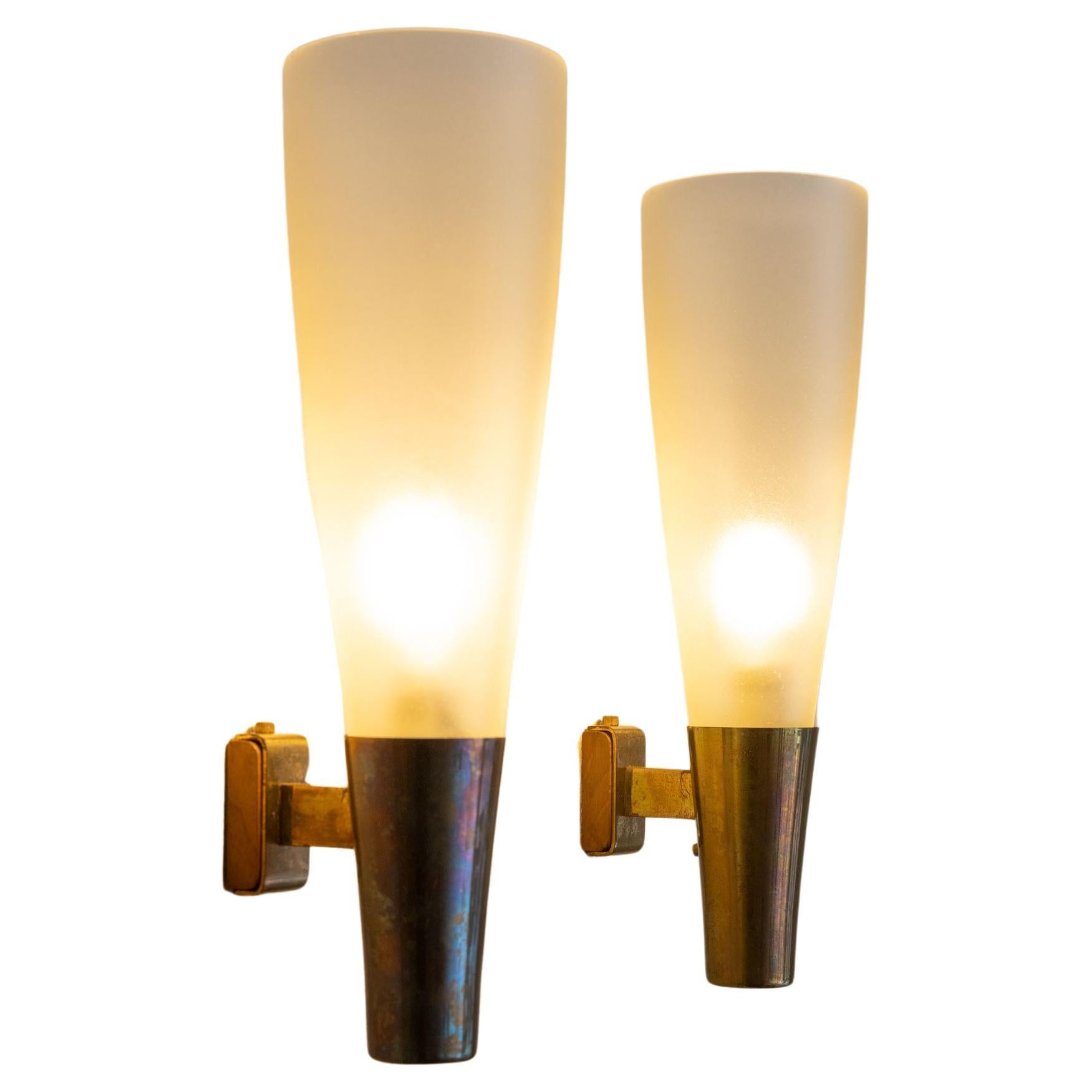 Midcentury pair of wall lights mod. 1537 by Pietro Chiesa for Fontana Arte For Sale