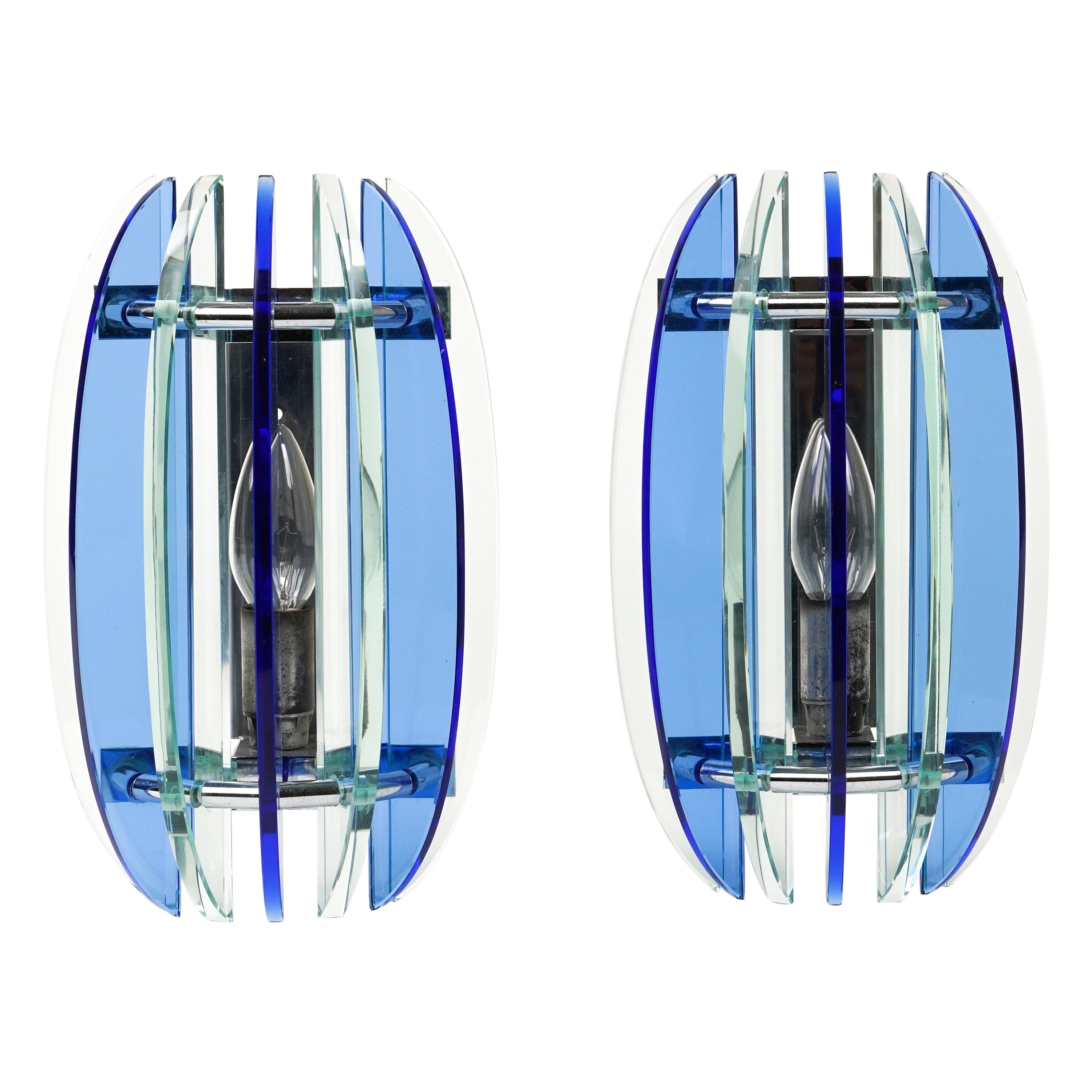 Paar Wandleuchter aus der Mitte des Jahrhunderts aus farbigem Glas und Chrom von Veca, Italien, 1970er Jahre