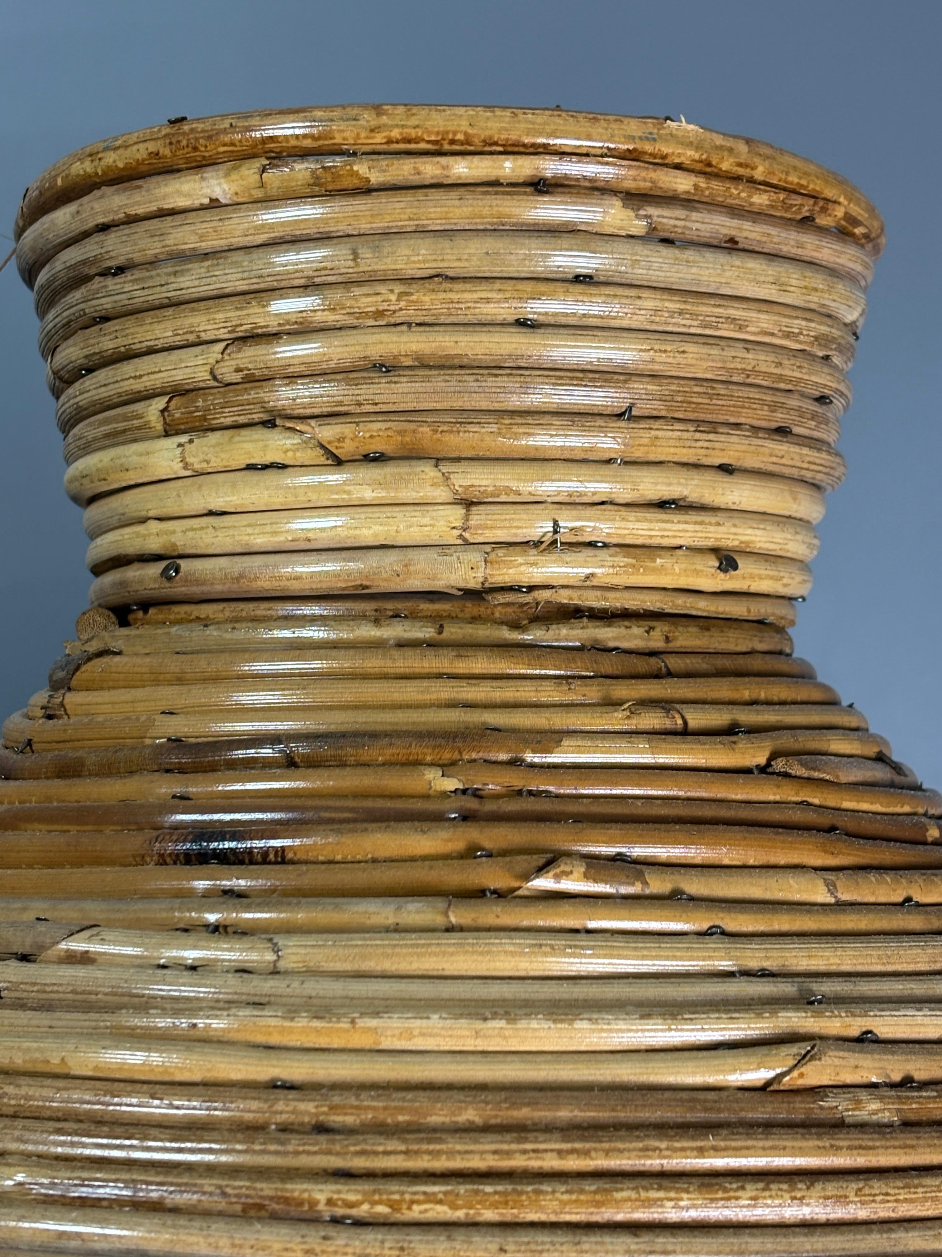 Par de colgantes grandes ( 62 cm ) de ratán lápiz de mediados de siglo, Italia Años 70 en venta 3