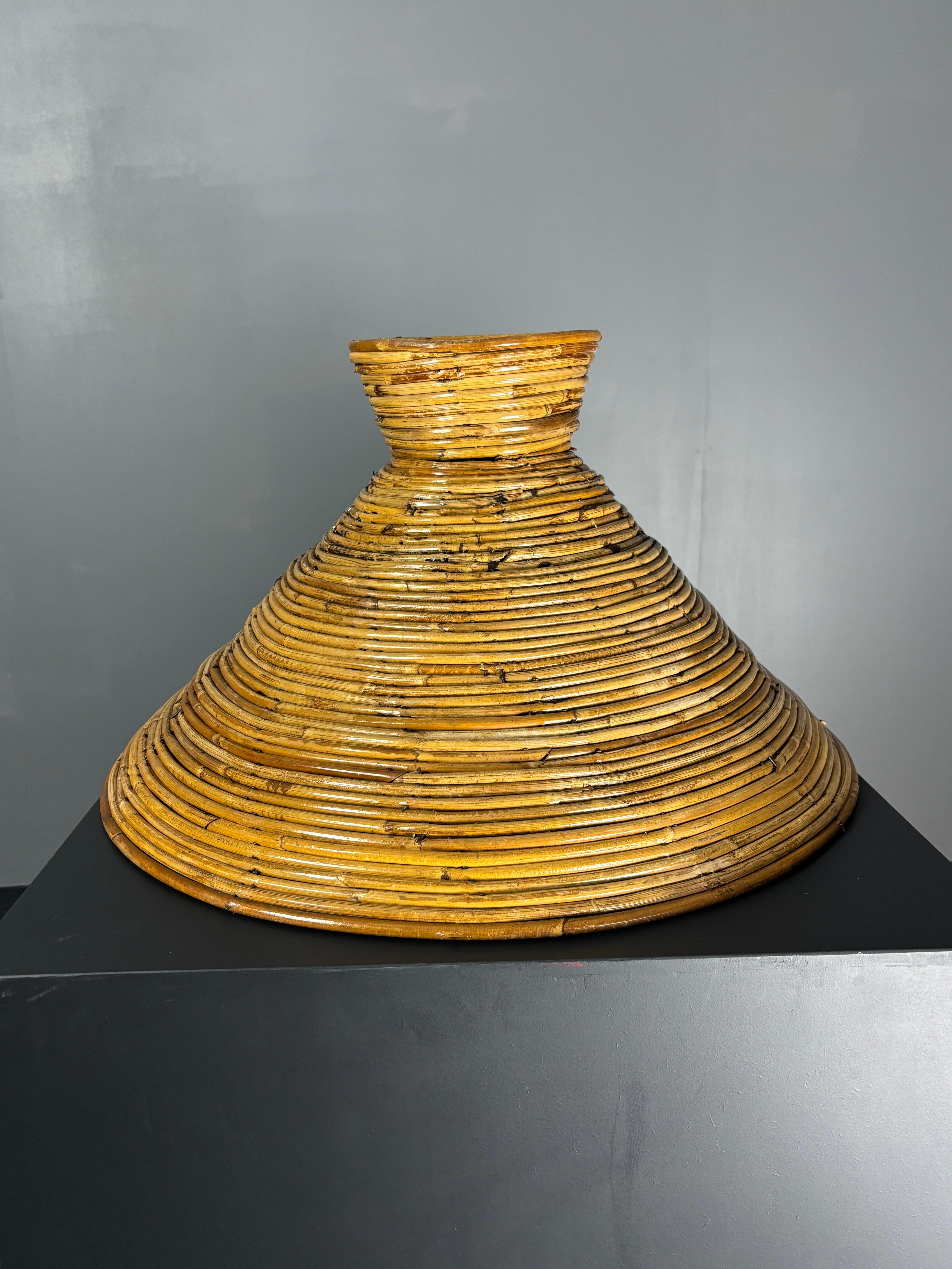 Par de colgantes grandes ( 62 cm ) de ratán lápiz de mediados de siglo, Italia Años 70 en venta 6