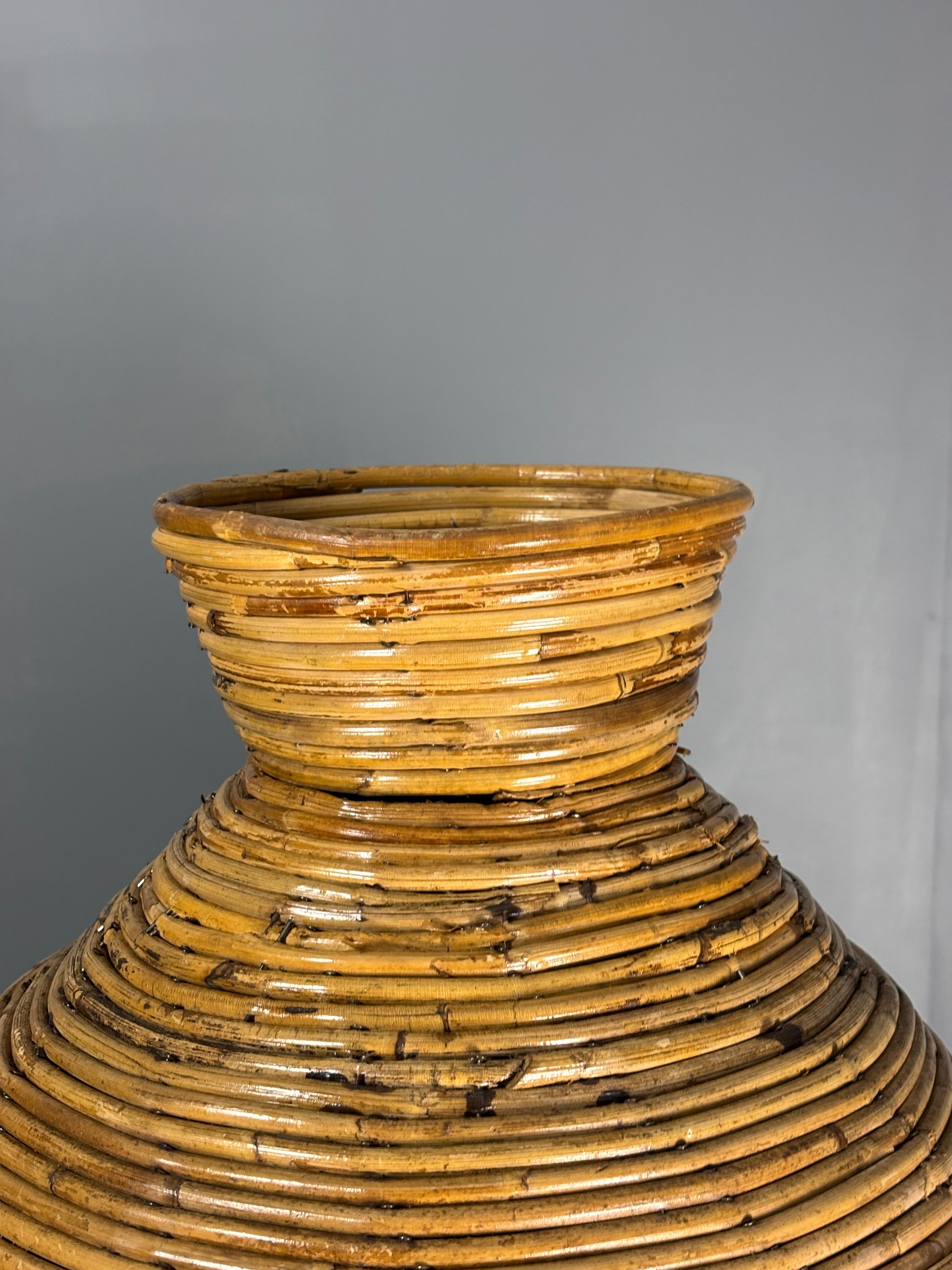 Par de colgantes grandes ( 62 cm ) de ratán lápiz de mediados de siglo, Italia Años 70 en venta 7