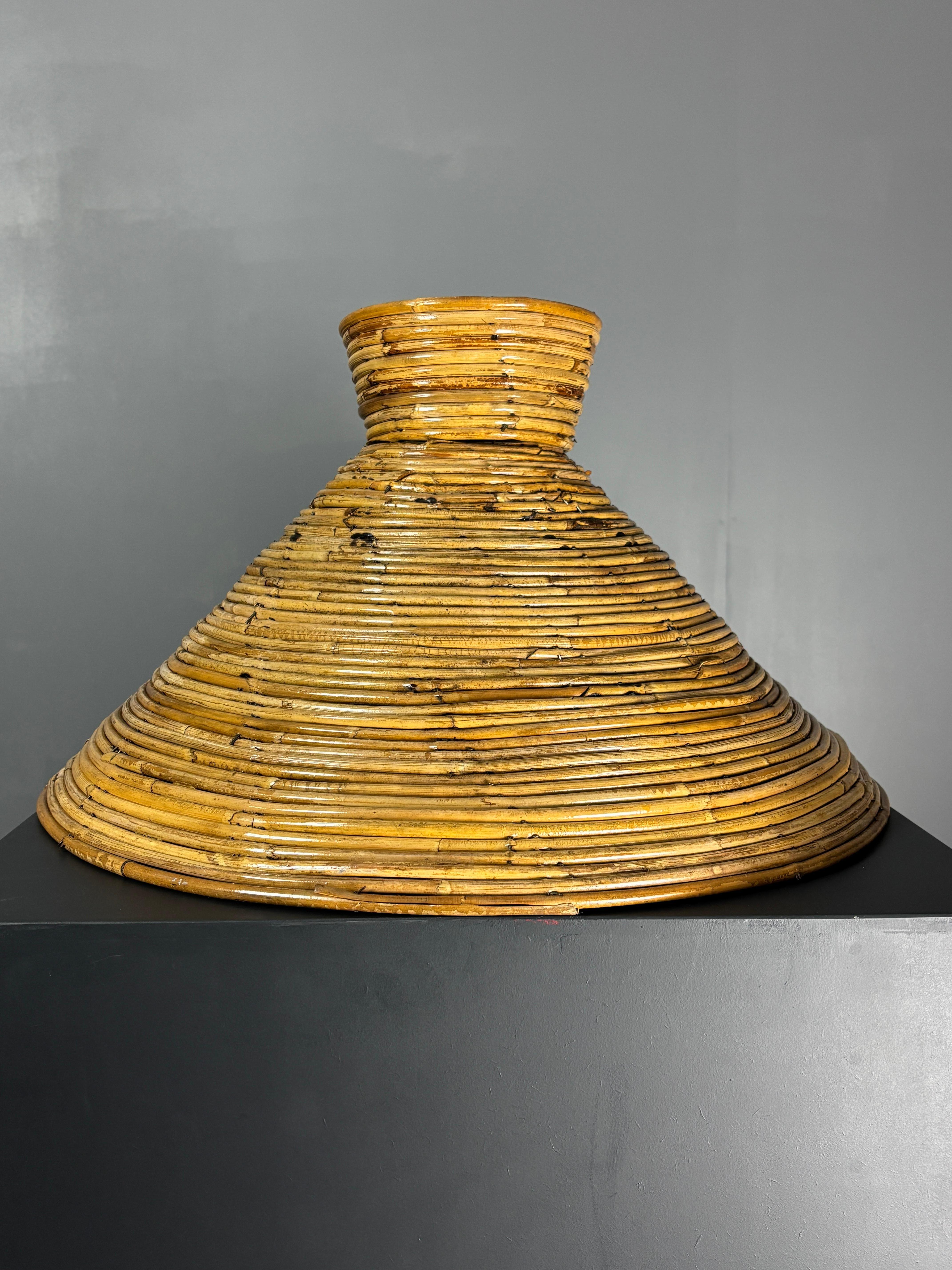 Par de colgantes grandes ( 62 cm ) de ratán lápiz de mediados de siglo, Italia Años 70 en venta 8