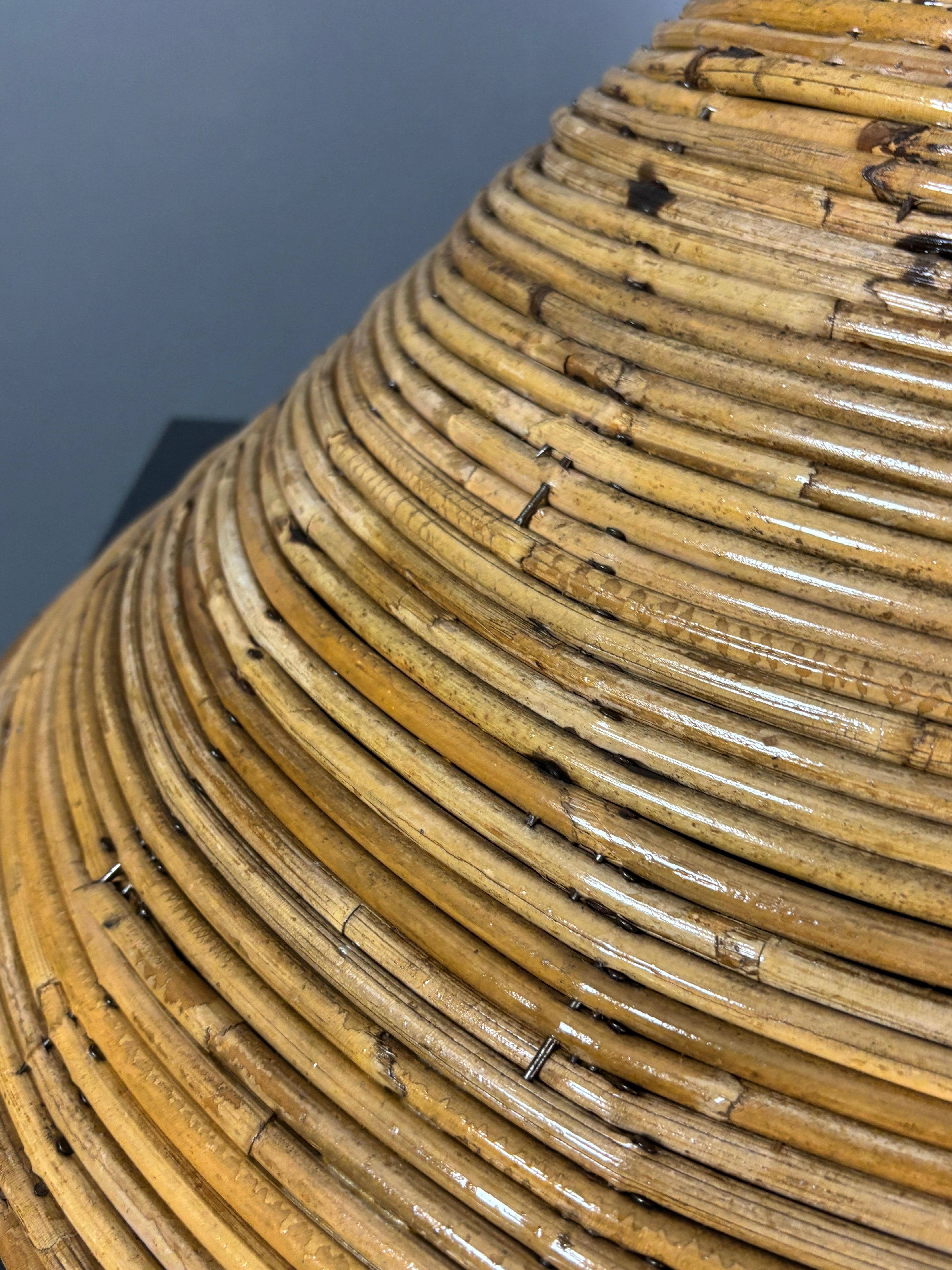 Par de colgantes grandes ( 62 cm ) de ratán lápiz de mediados de siglo, Italia Años 70 en venta 10