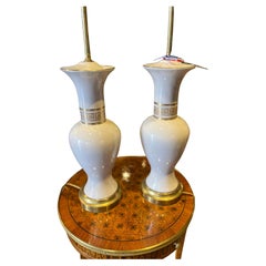 Paire de lampes en porcelaine du milieu du siècle avec Key Detail