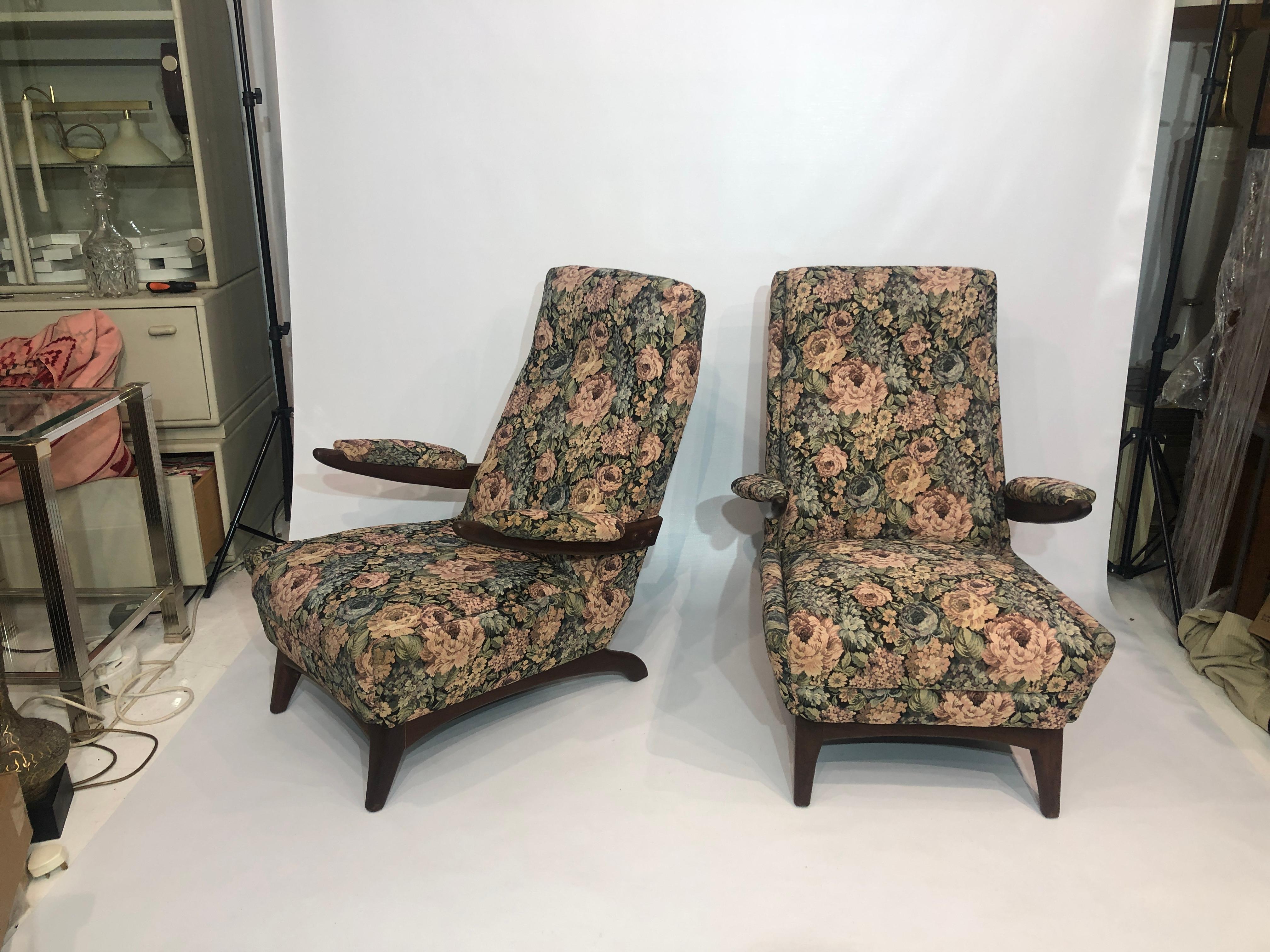 Mid-Century Modern Paire de fauteuils de salon en teck du milieu du siècle 1960 Vintage Rétro 1970 table de canapé en vente