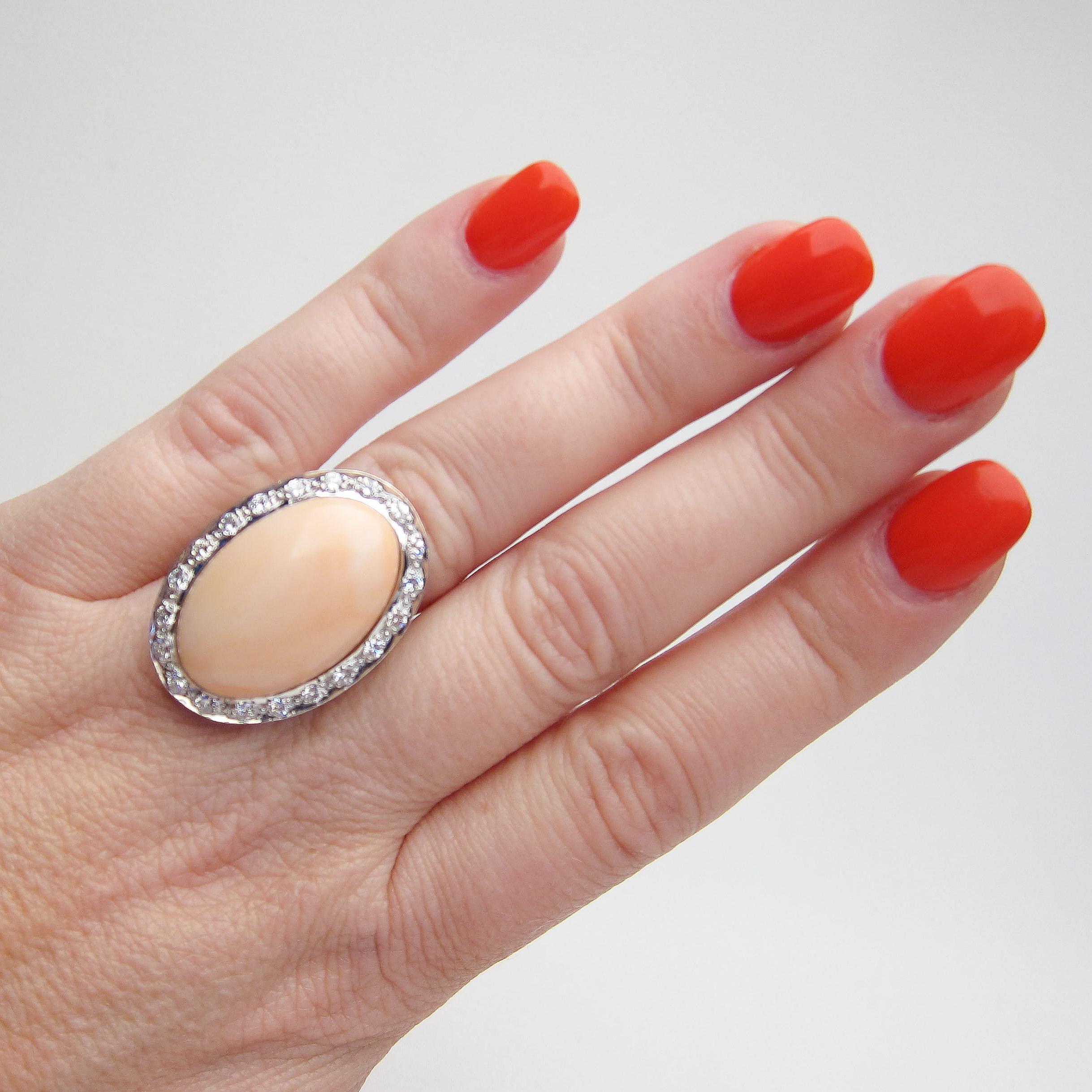 Midcentury Palladium Diamond and 17.3 Carat Coral Cabochon Cocktail Ring For Sale 2