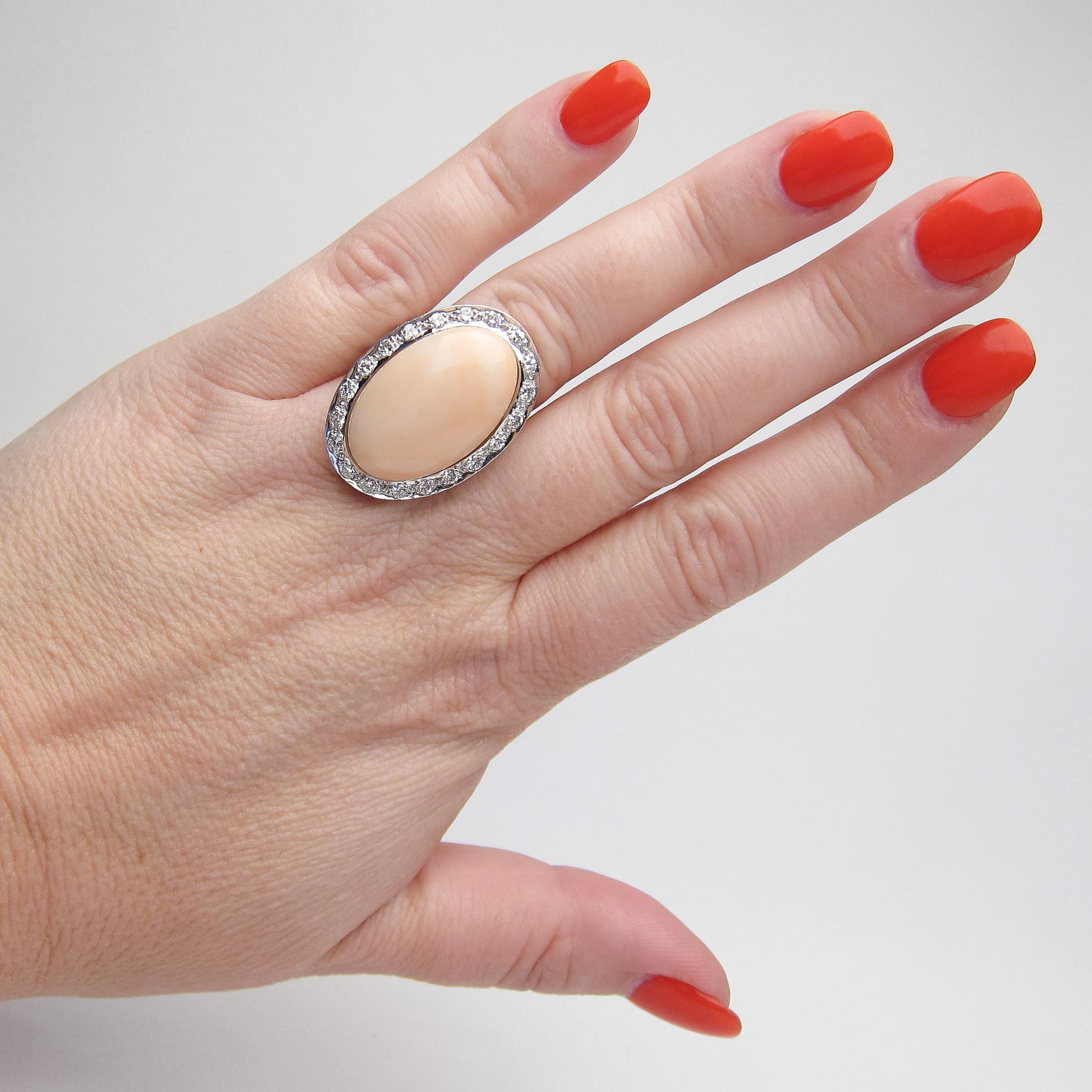 Midcentury Palladium Diamond and 17.3 Carat Coral Cabochon Cocktail Ring For Sale 3