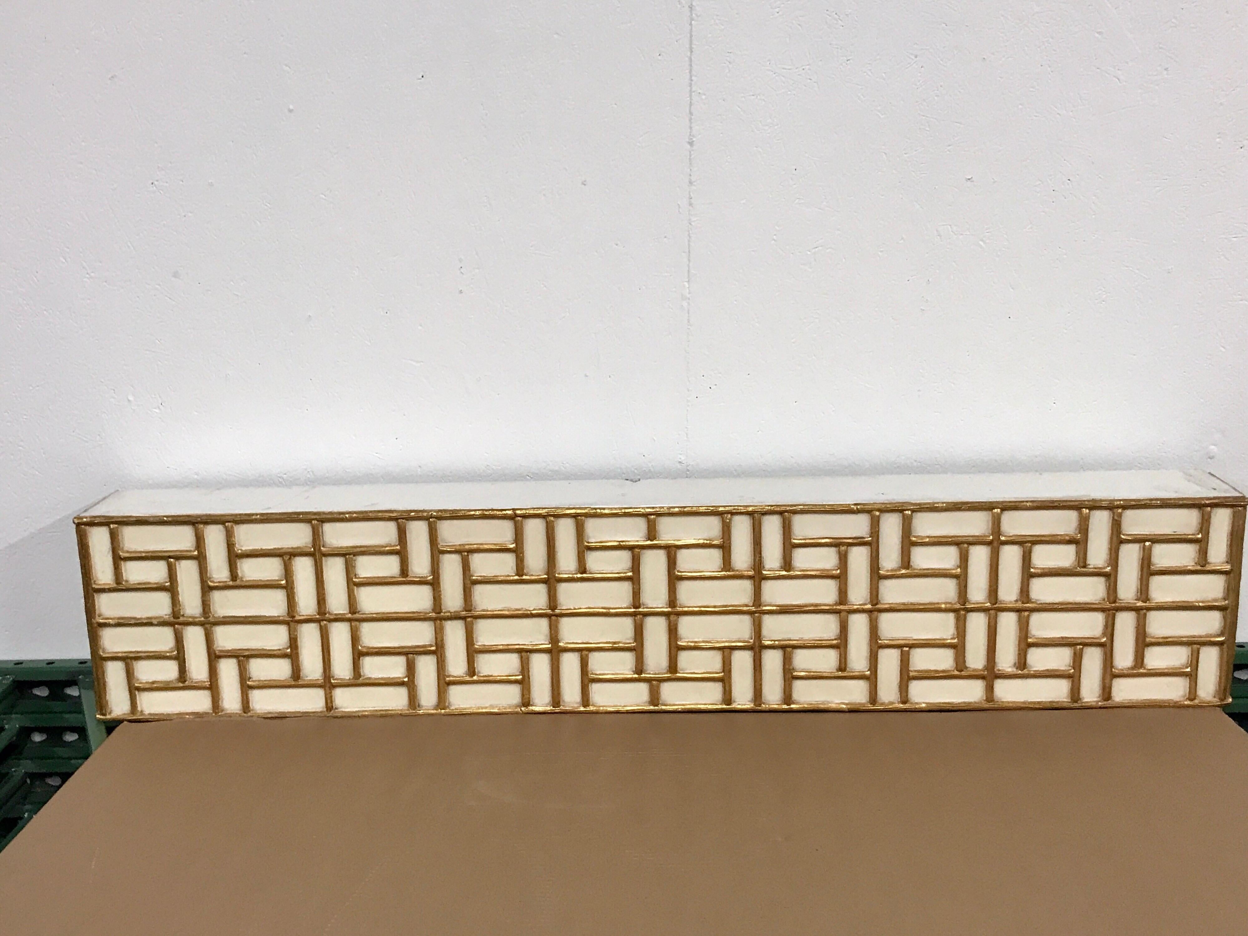 Midcentury-Paket vergoldet faux Bambus Gesims oder Mantel (Kamin):: kann über einem Fenster oder als Mantel (Kamin) Stück verwendet werden. Rechteckige Form mit Innenmaßen von 61::5