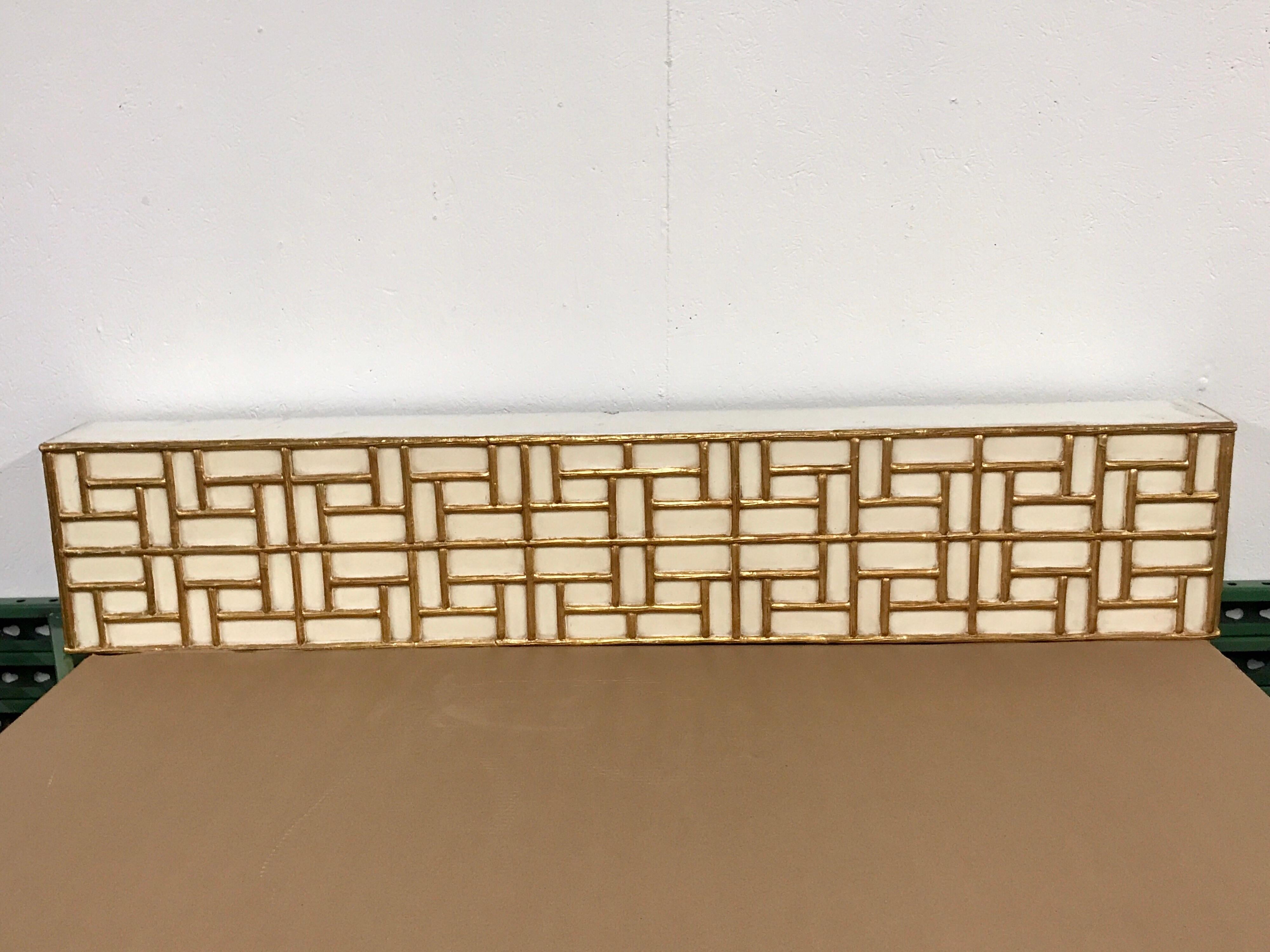 Midcentury Parcel vergoldet Faux Bambus Gesims oder Mantel (Moderne der Mitte des Jahrhunderts)