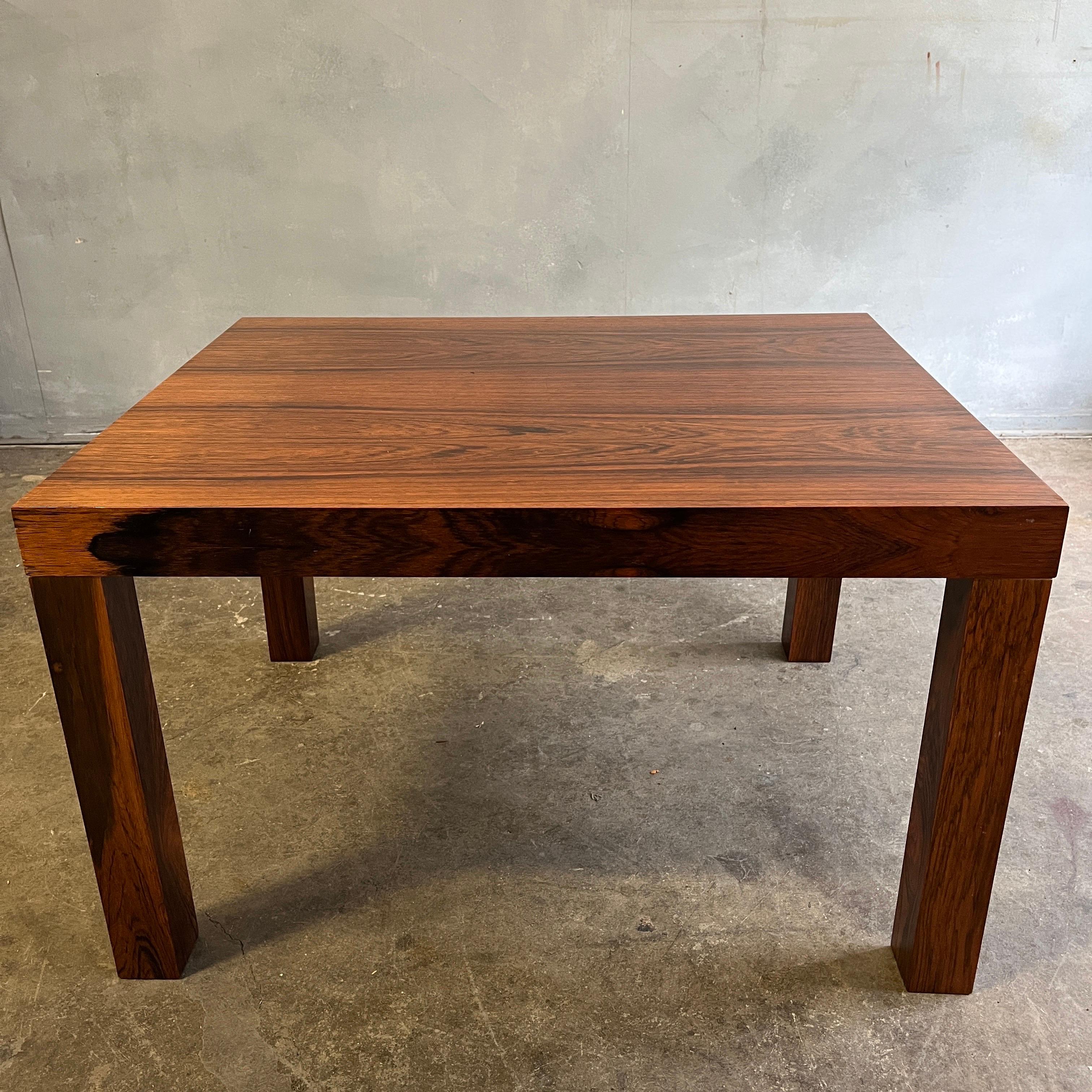 For your consideration is this lovely parsons table that would make the perfect elegant apartment size coffee table or standard size end table. Made from Brazilian Rosewood with highly figured details. Dyrlund- Label is missing


Parcel shipping