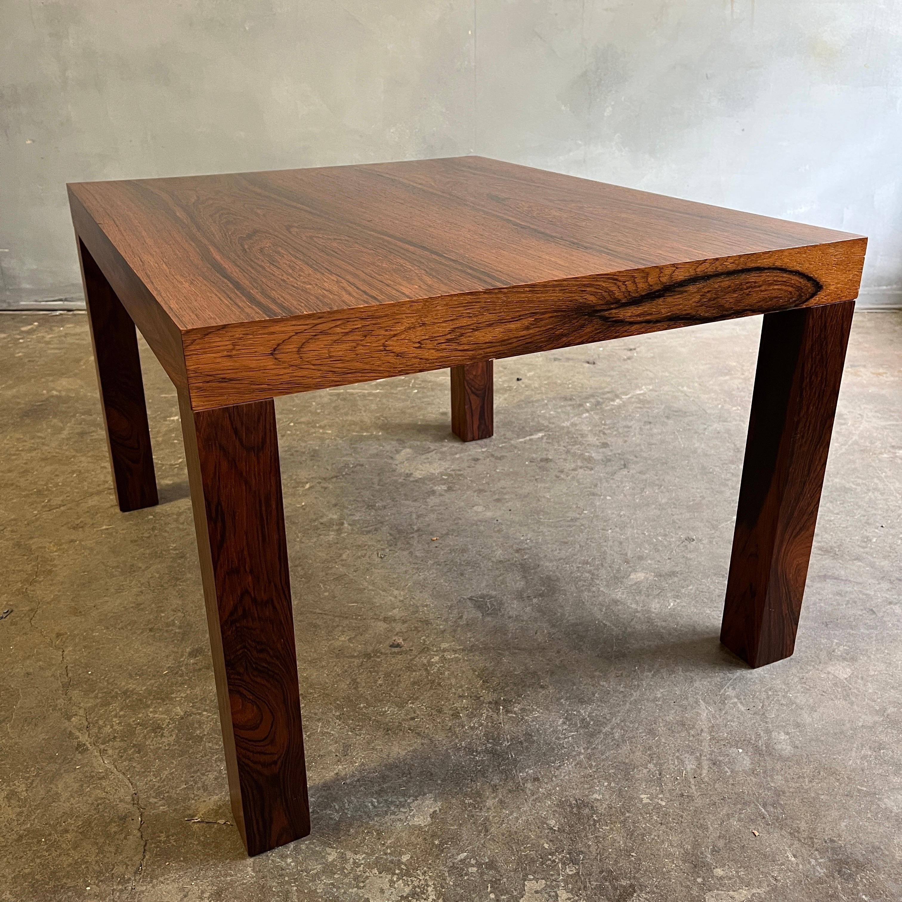 Midcentury Parsons Small Coffee or End Table In Good Condition For Sale In BROOKLYN, NY