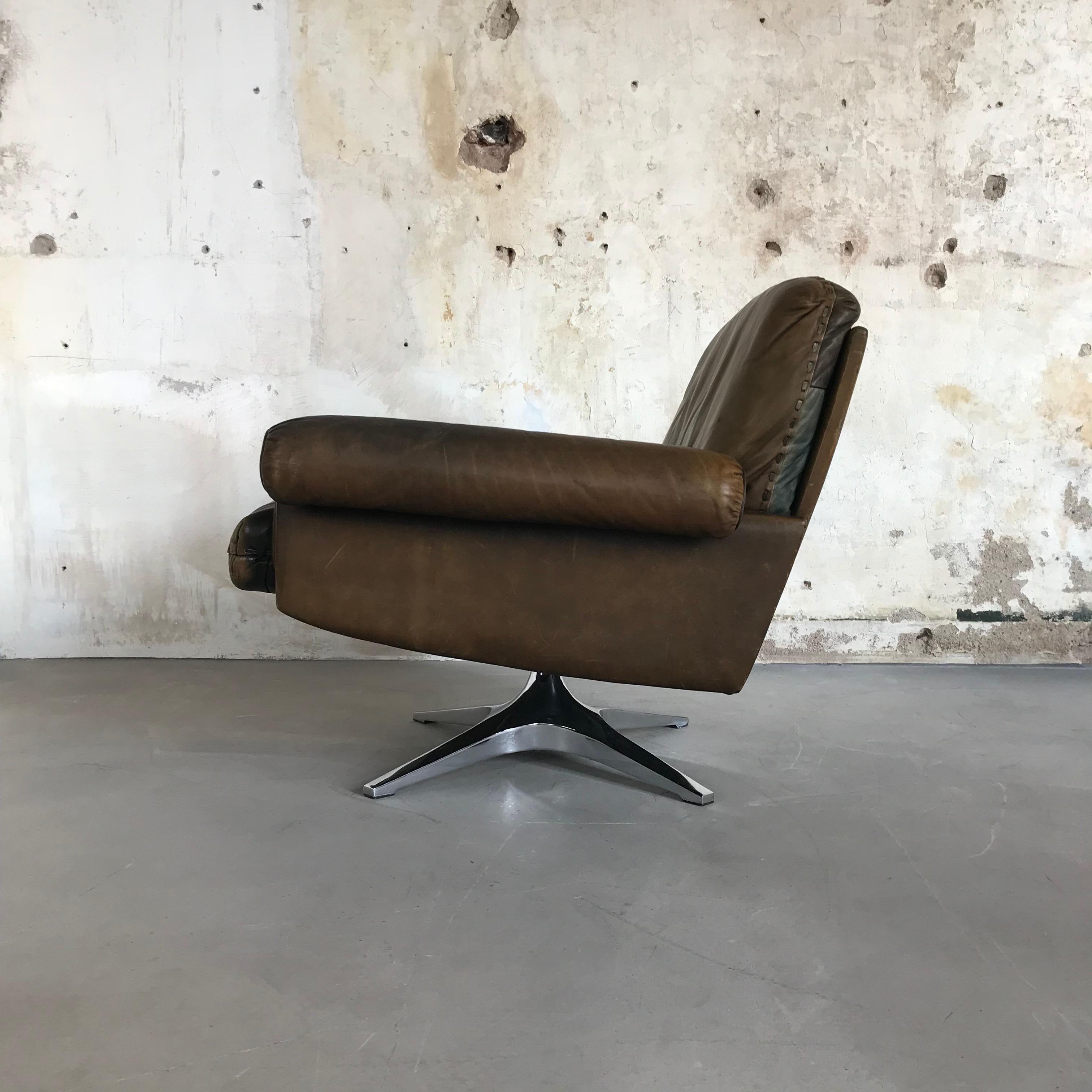 Midcentury Patinated Swivel Lounge Chair DS 31 by De Sede, 1970s 1