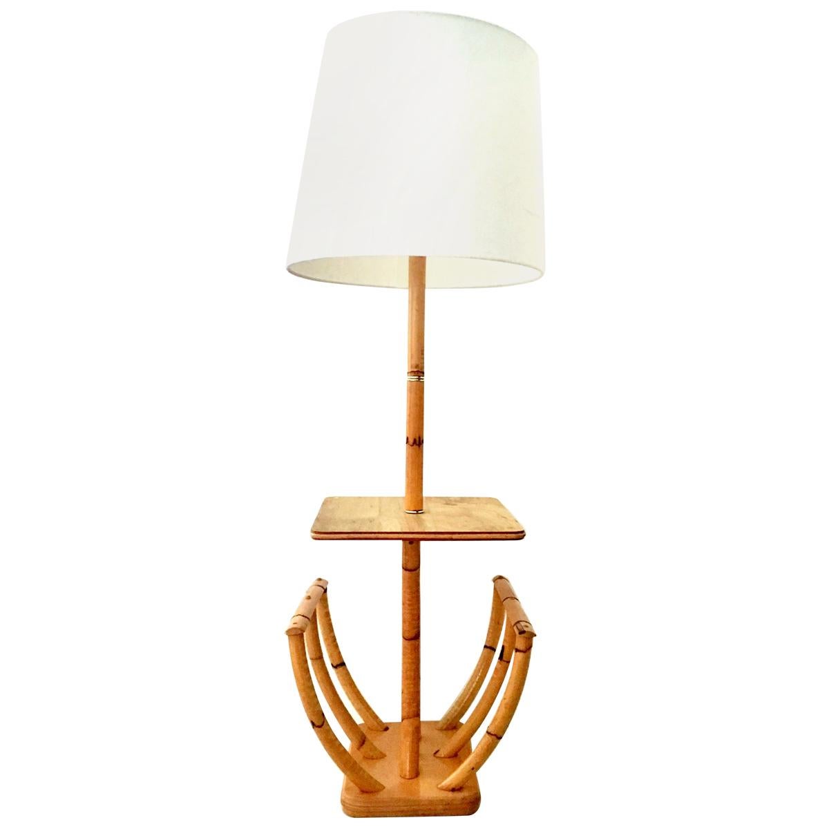 Midcentury Paul Frankl Style Rattan Reed and Brass Table Floor Lamp For Sale
