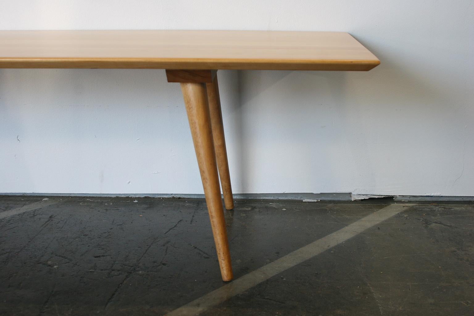 Midcentury Paul McCobb #1546 Coffee Table Bench Blonde Maple Finish In Good Condition For Sale In BROOKLYN, NY