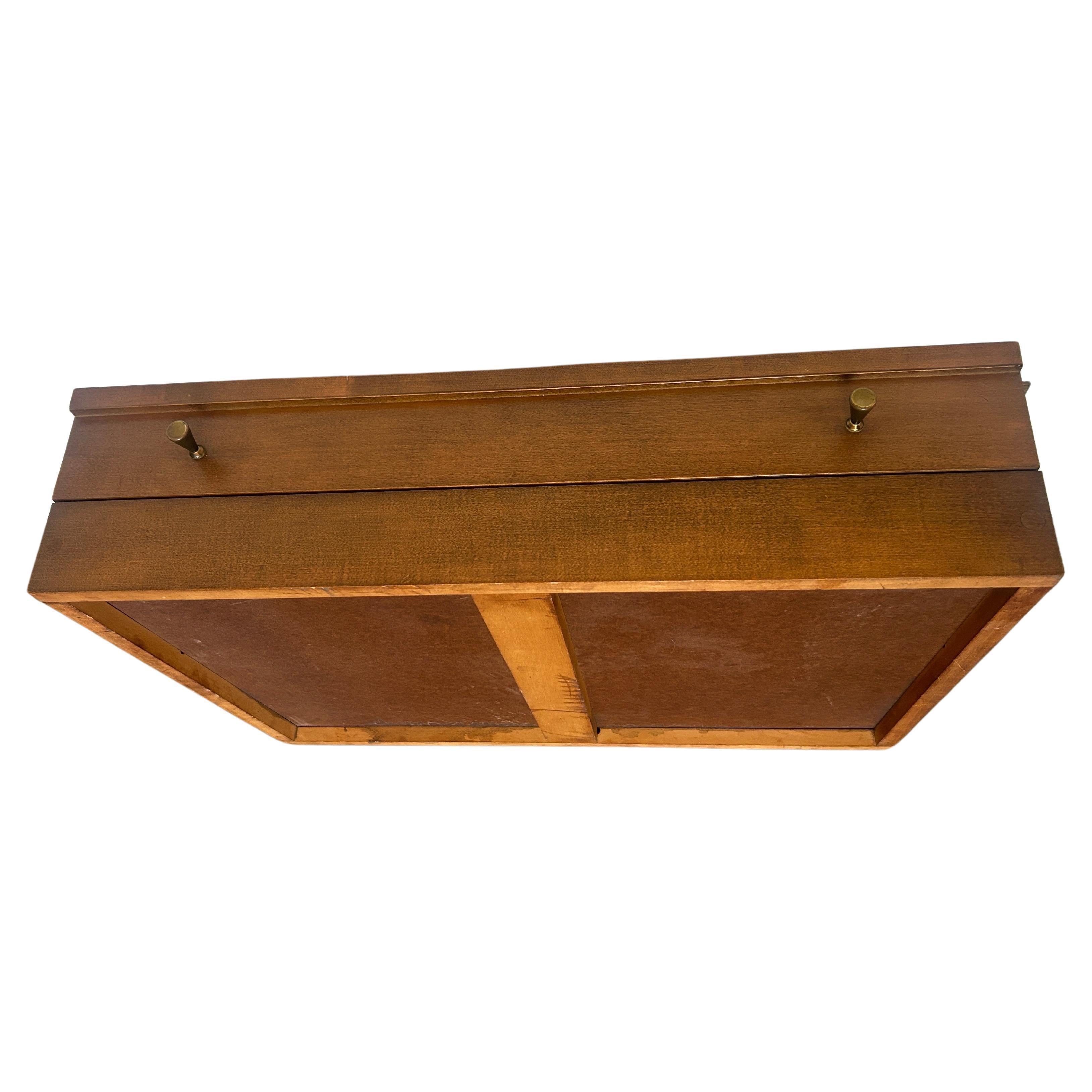 Falegnameria Midcentury Paul McCobb #1559 Cassapanca per gioielli appesa Specchio Vanità noce Ottone in vendita