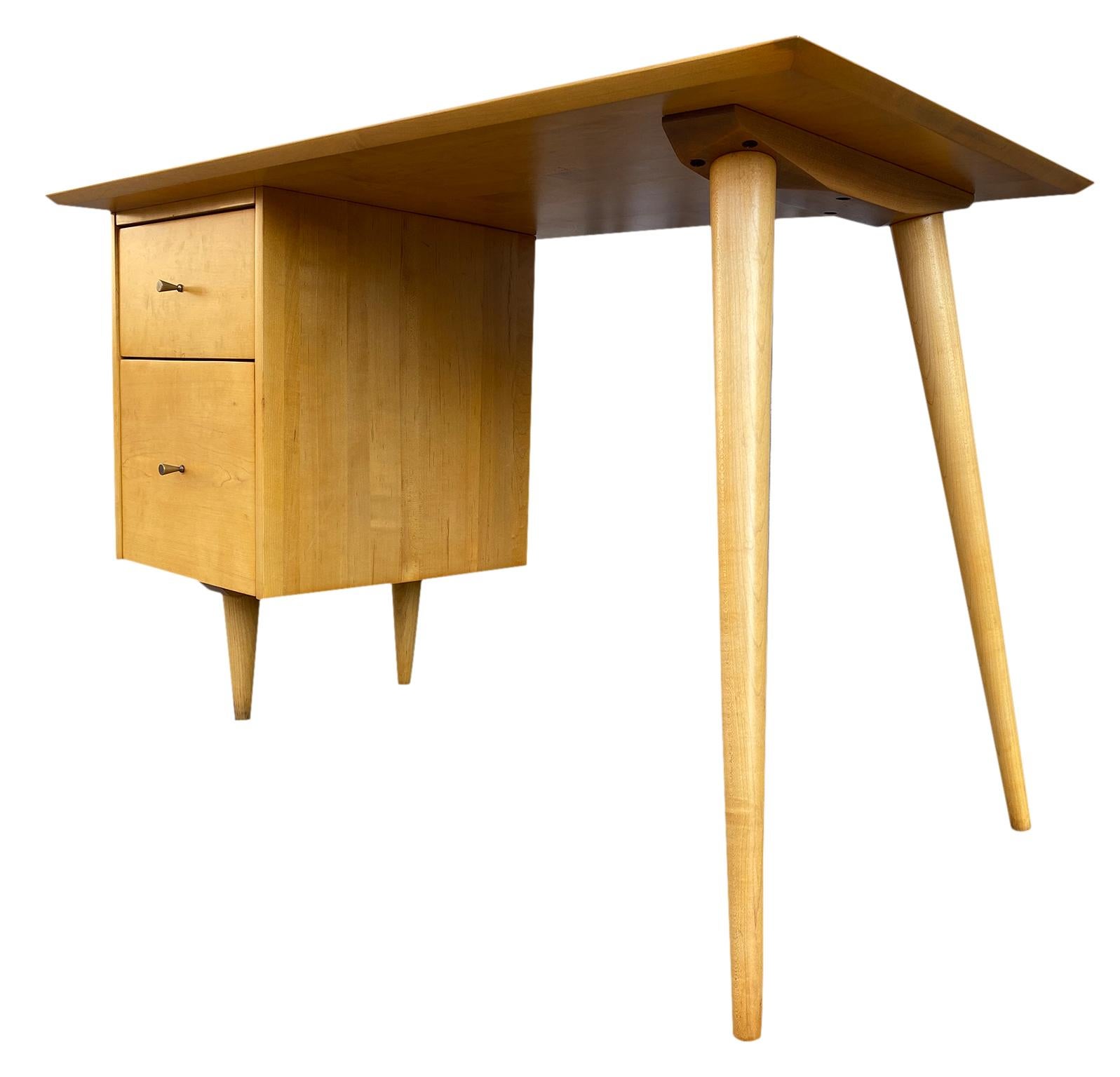 Midcentury Paul McCobb #1560 Double Drawer Desk Blonde Maple Finish Brass Pulls In Good Condition In BROOKLYN, NY