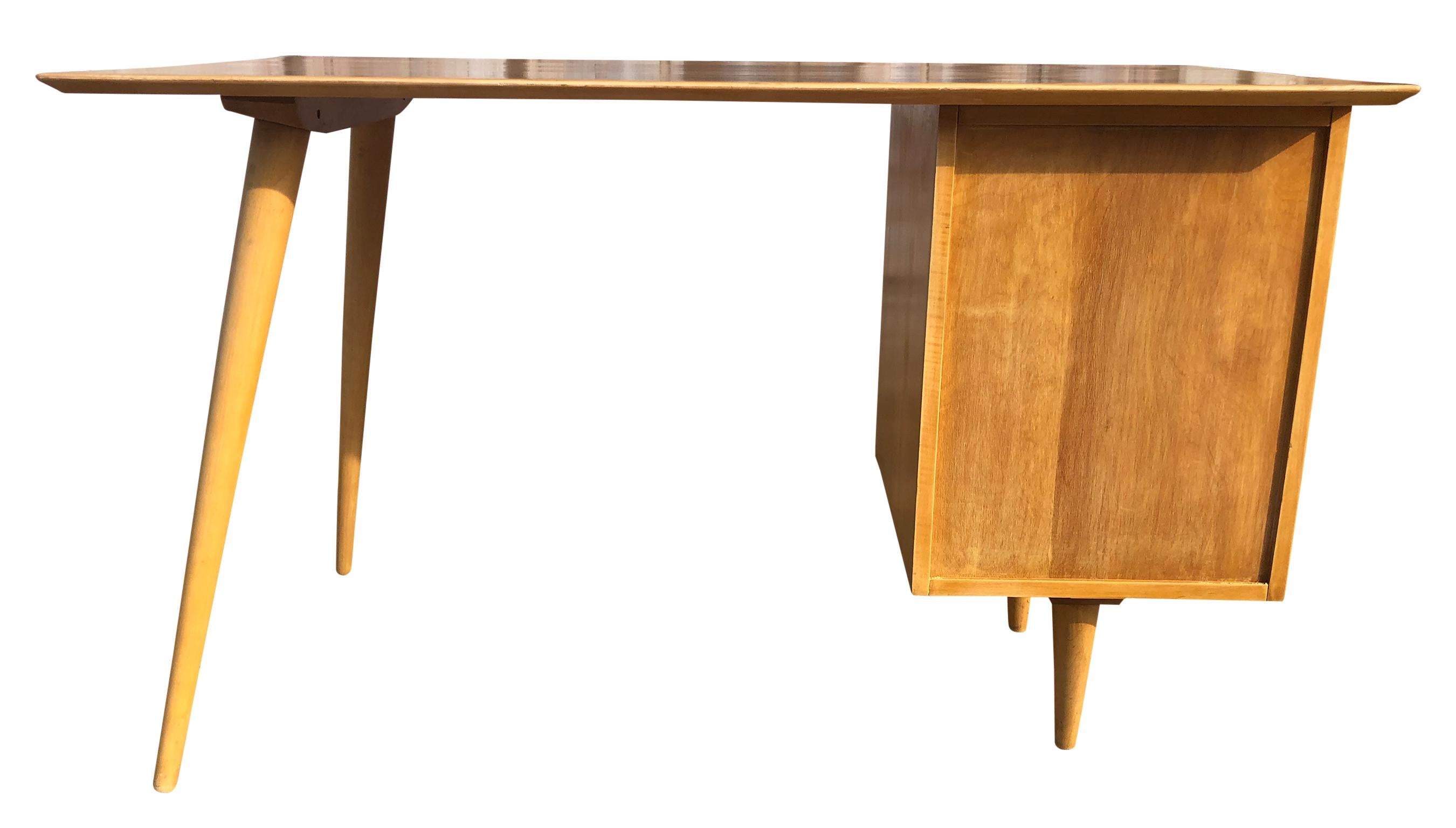 Midcentury Paul McCobb #1560 Double drawer Desk Blonde Maple Finish T Pulls In Good Condition In BROOKLYN, NY