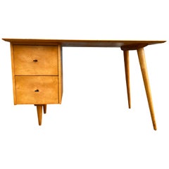 Midcentury Paul McCobb #1560 Bureau à double tiroir Finition érable blond T Pulls