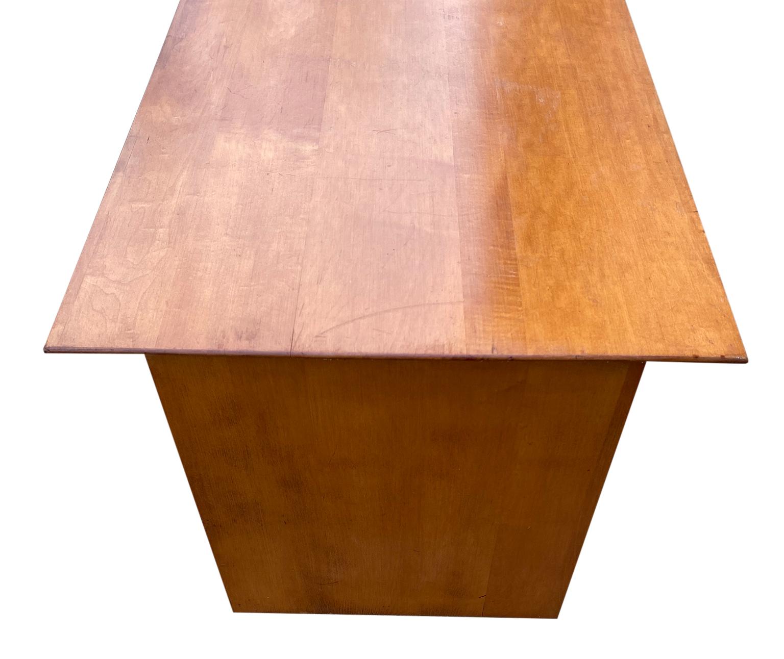 American Midcentury Paul McCobb #1560 Double Drawer Desk Tobacco Maple Finish Brass