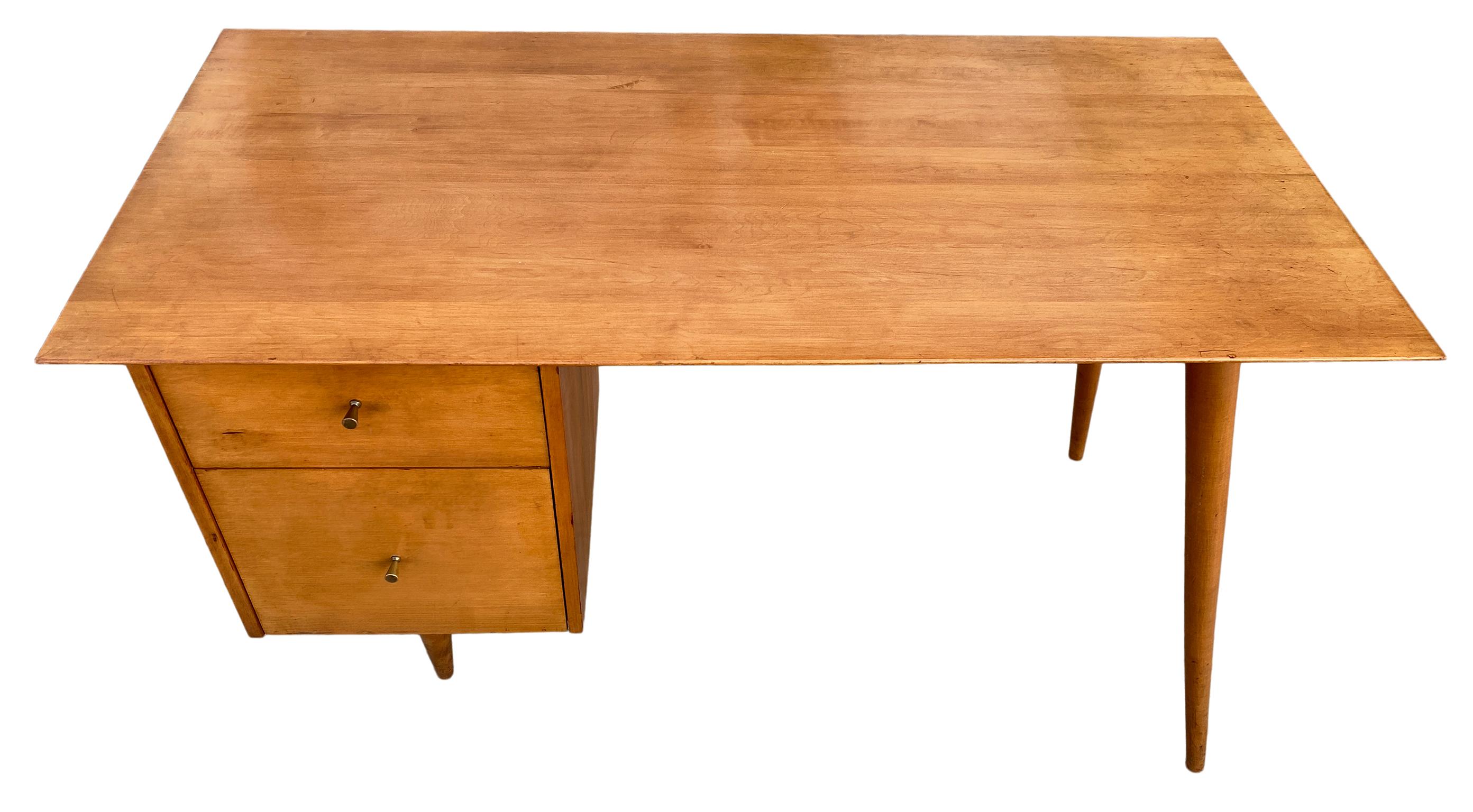Midcentury Paul McCobb #1560 Double Drawer Desk Tobacco Maple Finish with Chair In Good Condition In BROOKLYN, NY