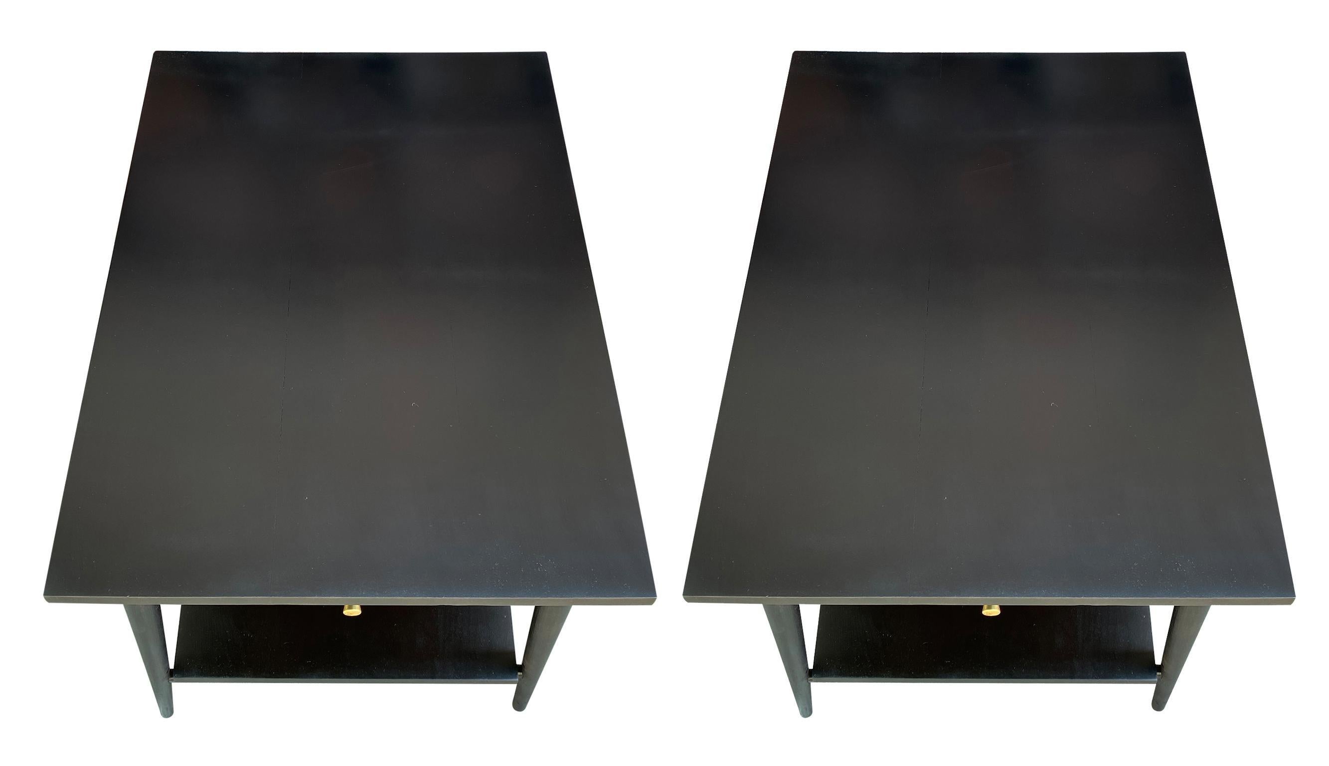 Laiton Midcentury Paul McCobb #1587 Tables de nuit Laque noire Boutons en laiton Tables d'extrémité en vente