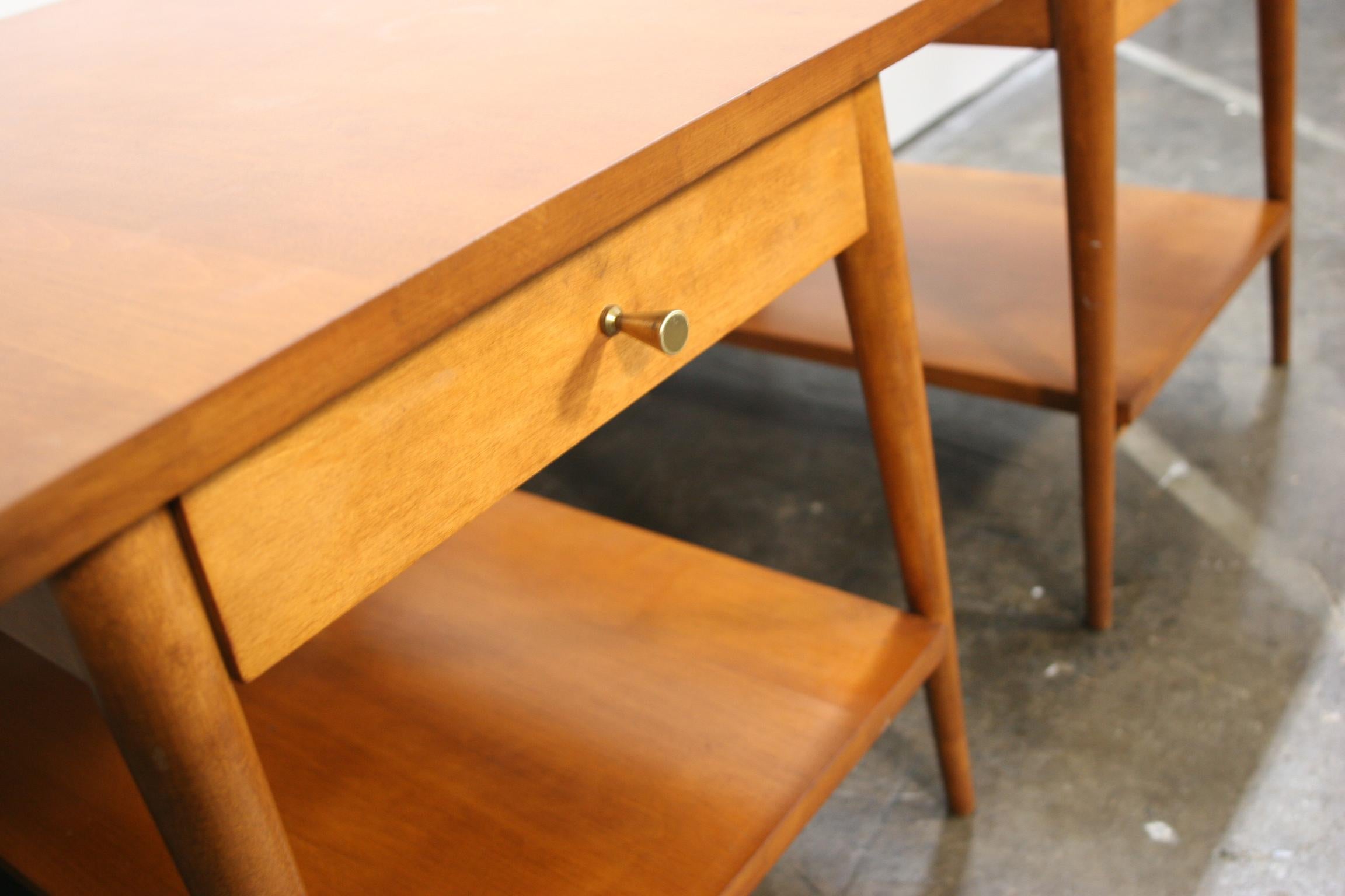 Midcentury Paul McCobb #1587 Nightstands Tobacco Finish Brass Knobs end tables In Good Condition In BROOKLYN, NY