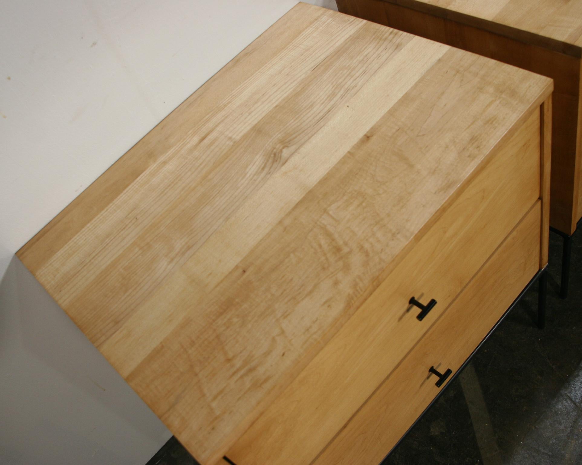 Midcentury Paul McCobb 2 Drawer #1503 Nightstands Blonde Lacquer T Pulls In Good Condition In BROOKLYN, NY