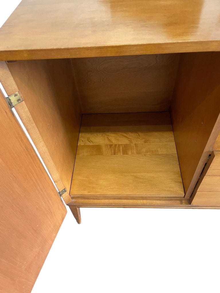 20th Century Midcentury Paul McCobb 3 Drawer Cabinet Dresser Credenza Tobacco Maple Brass For Sale