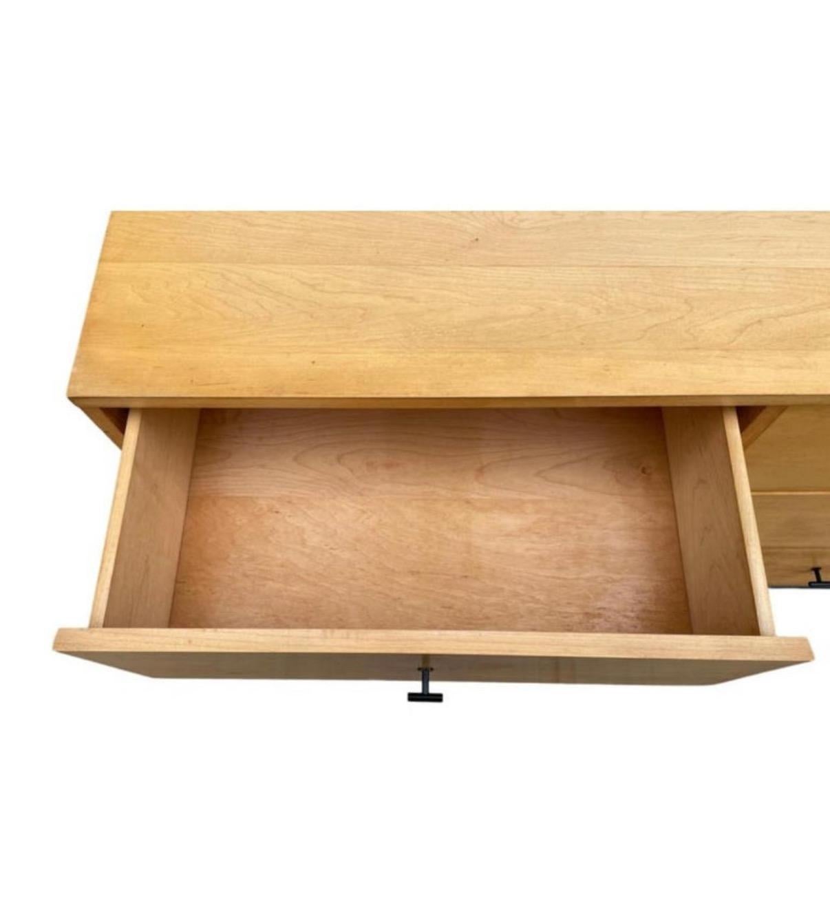 Credenza a 6 cassetti Paul McCobb del Medioevo #1509 Acero biondo T Pulls In condizioni buone in vendita a Brooklyn, NY
