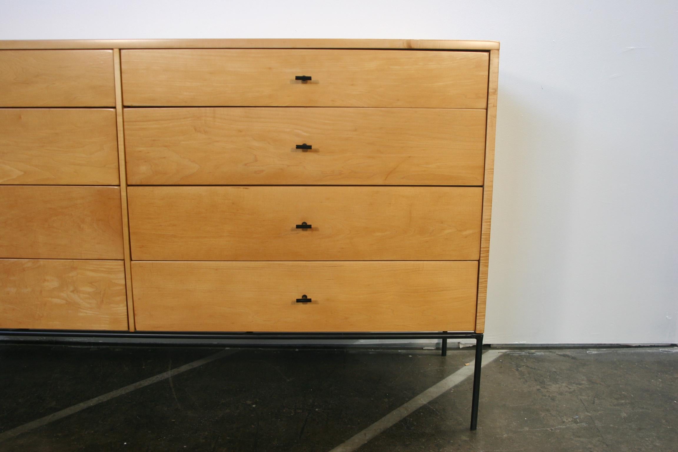 Midcentury Paul McCobb 8-Drawer Dresser Credenza #1507 Blonde Maple T Pulls In Good Condition In BROOKLYN, NY