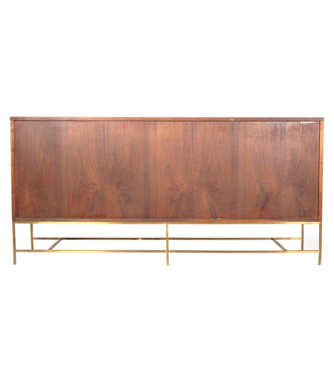Midcentury Paul McCobb Calvin 8-Drawer Dresser Credenza #7707 Walnut Brass In Good Condition In BROOKLYN, NY