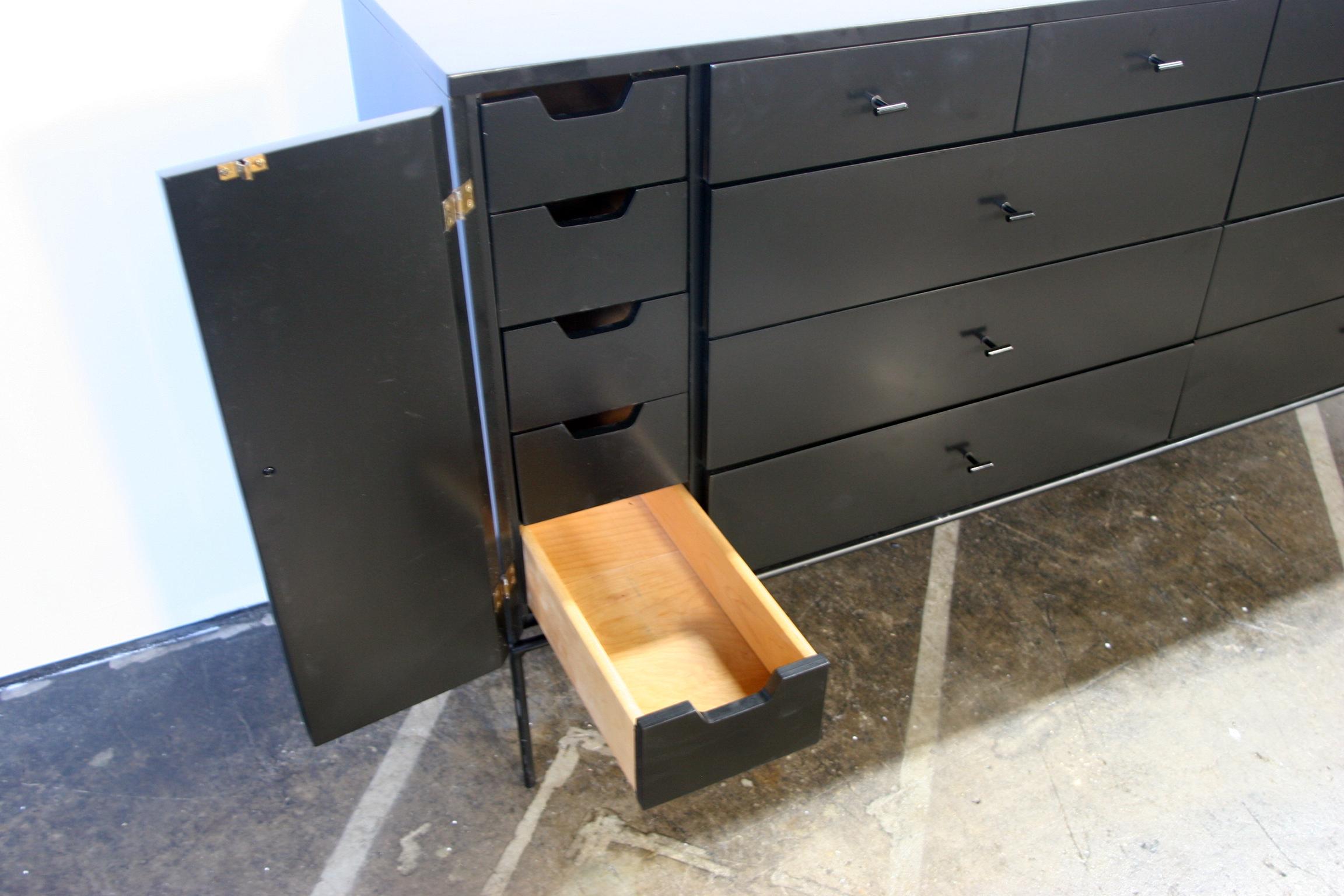 Mid-Century Paul McCobb Maple 20-Drawer Dresser #1510 All Black Finish T Pulls In Good Condition In BROOKLYN, NY