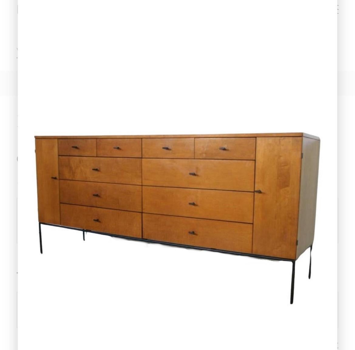 Midcentury Paul McCobb Maple 20 Drawer Dresser #1510 blonde Finish T Pulls In Good Condition For Sale In BROOKLYN, NY