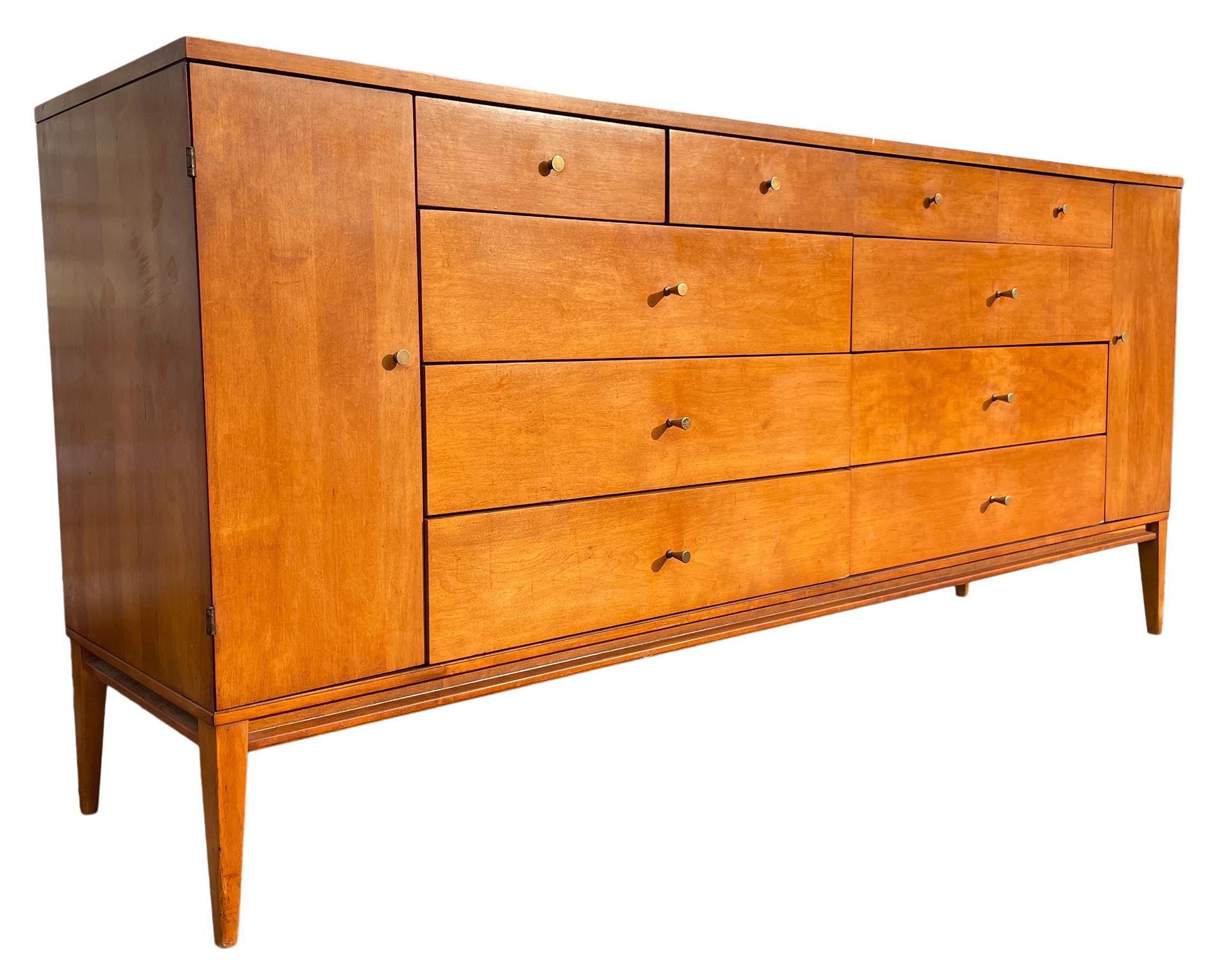 Mid-Century Modern Midcentury Paul McCobb Maple 20-Drawer Dresser #1510 Tobacco Finish brass Pulls For Sale