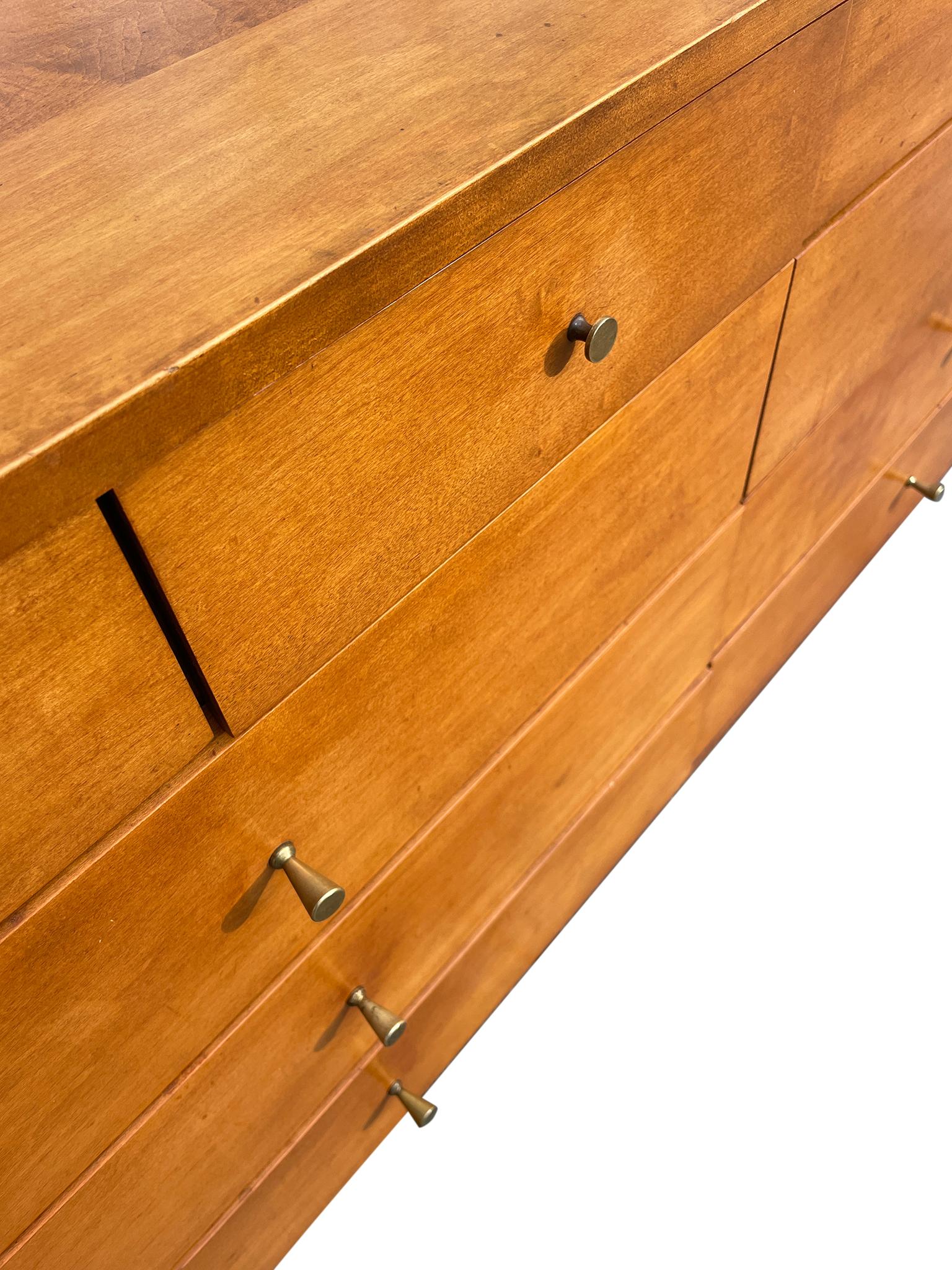 American Midcentury Paul McCobb Maple 20-Drawer Dresser #1510 Tobacco Finish brass Pulls For Sale