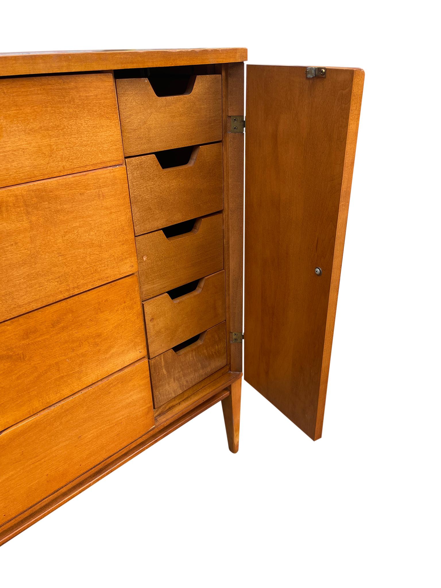 Midcentury Paul McCobb Maple 20-Drawer Dresser #1510 Tobacco Finish brass Pulls For Sale 1