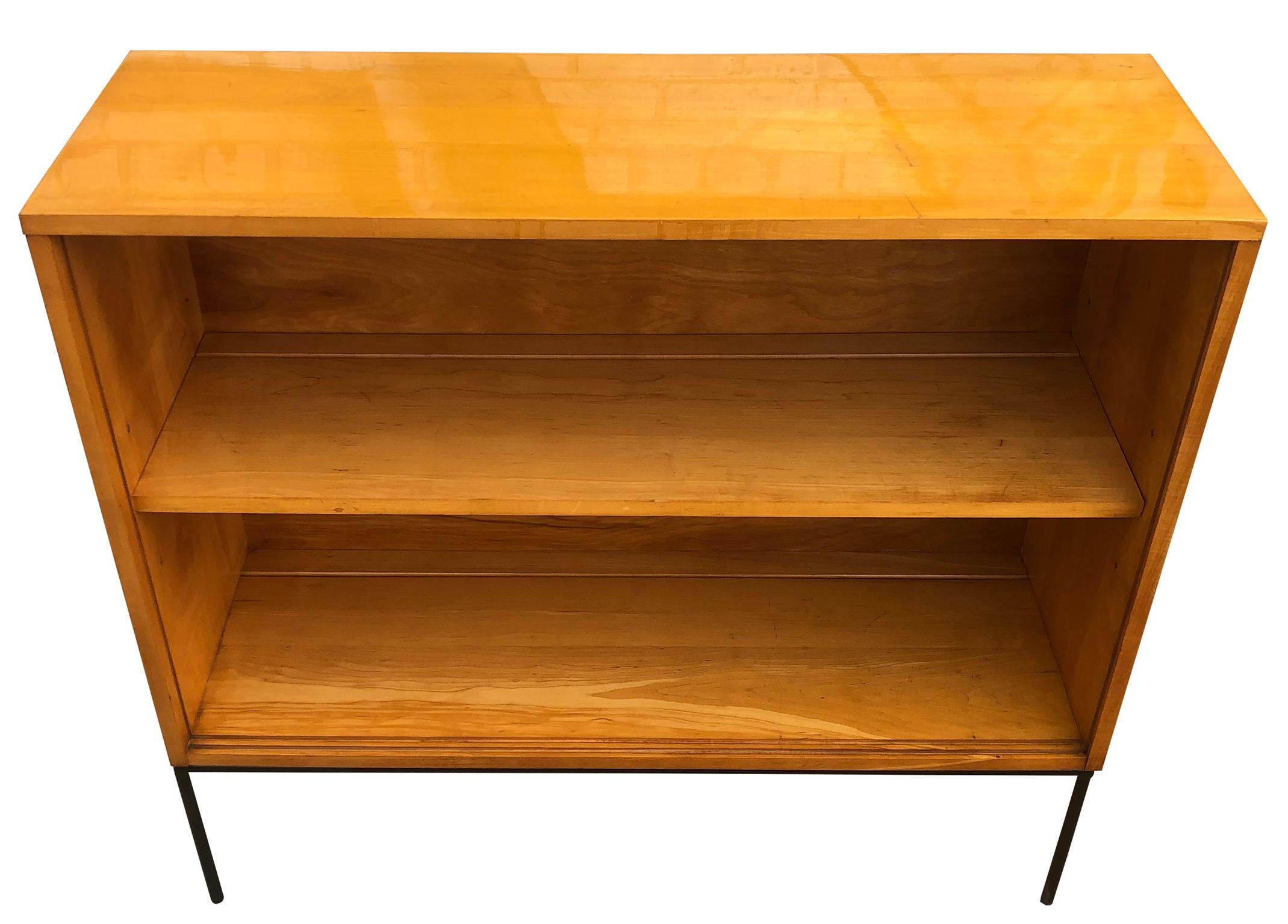 Vintage midcentury Paul McCobb single bookcase #1516 blonde maple finish iron base. Beautiful bookcase by Paul McCobb circa 1950s planner group, single adjustable shelf 3 positions, solid maple with blonde Maple. Rare iron base. Clean inside and out