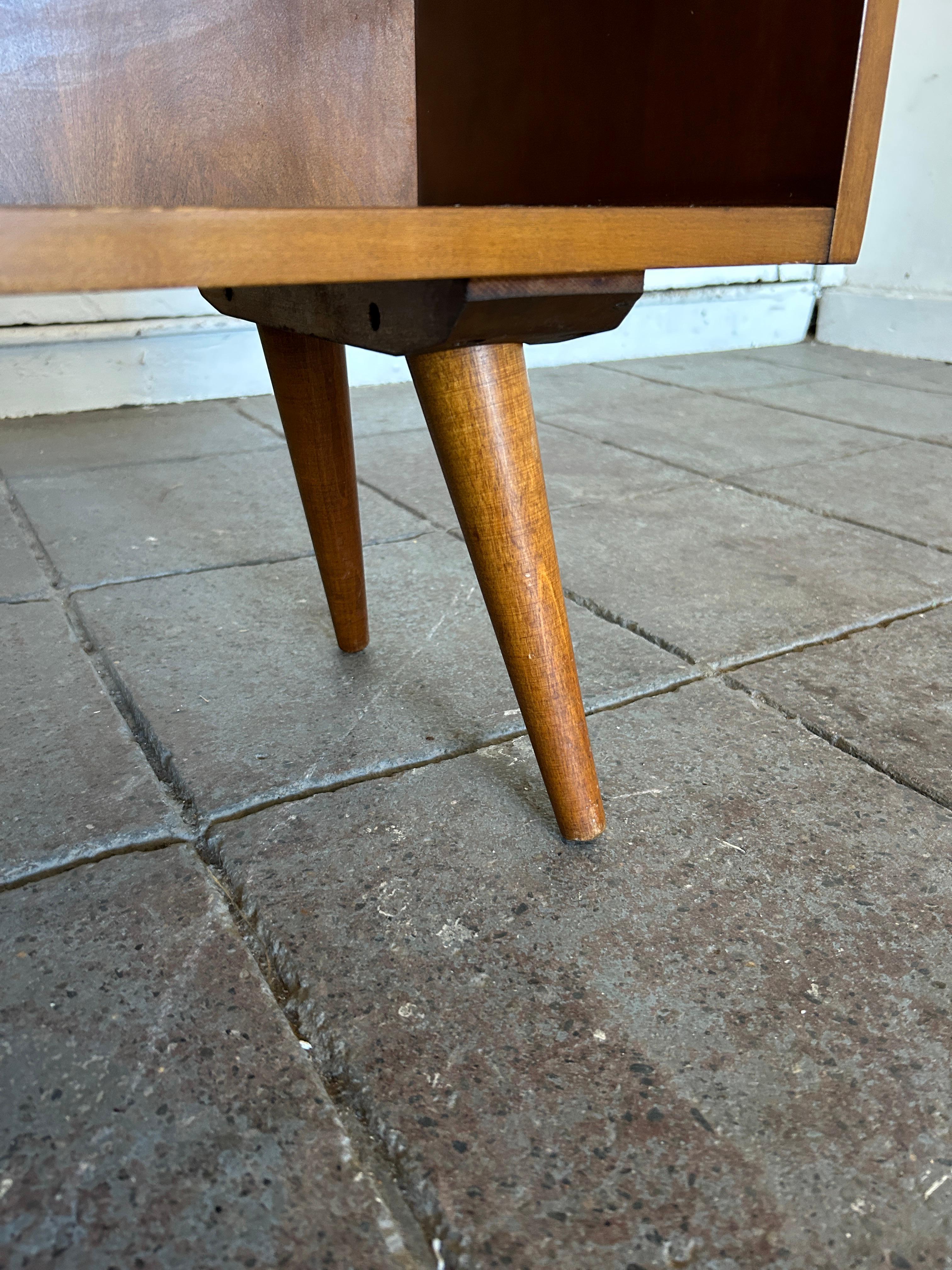 American Midcentury Paul McCobb Single Bookcase #1516 Walnut Finish Tapered Legs