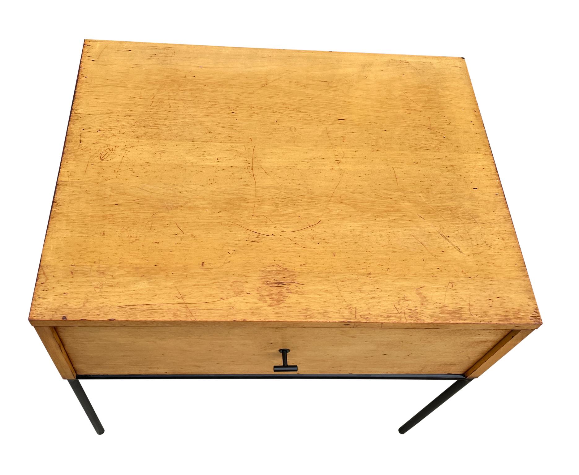 Midcentury Paul McCobb Single Drawer #1500 Nightstands Blonde T Pulls In Good Condition In BROOKLYN, NY