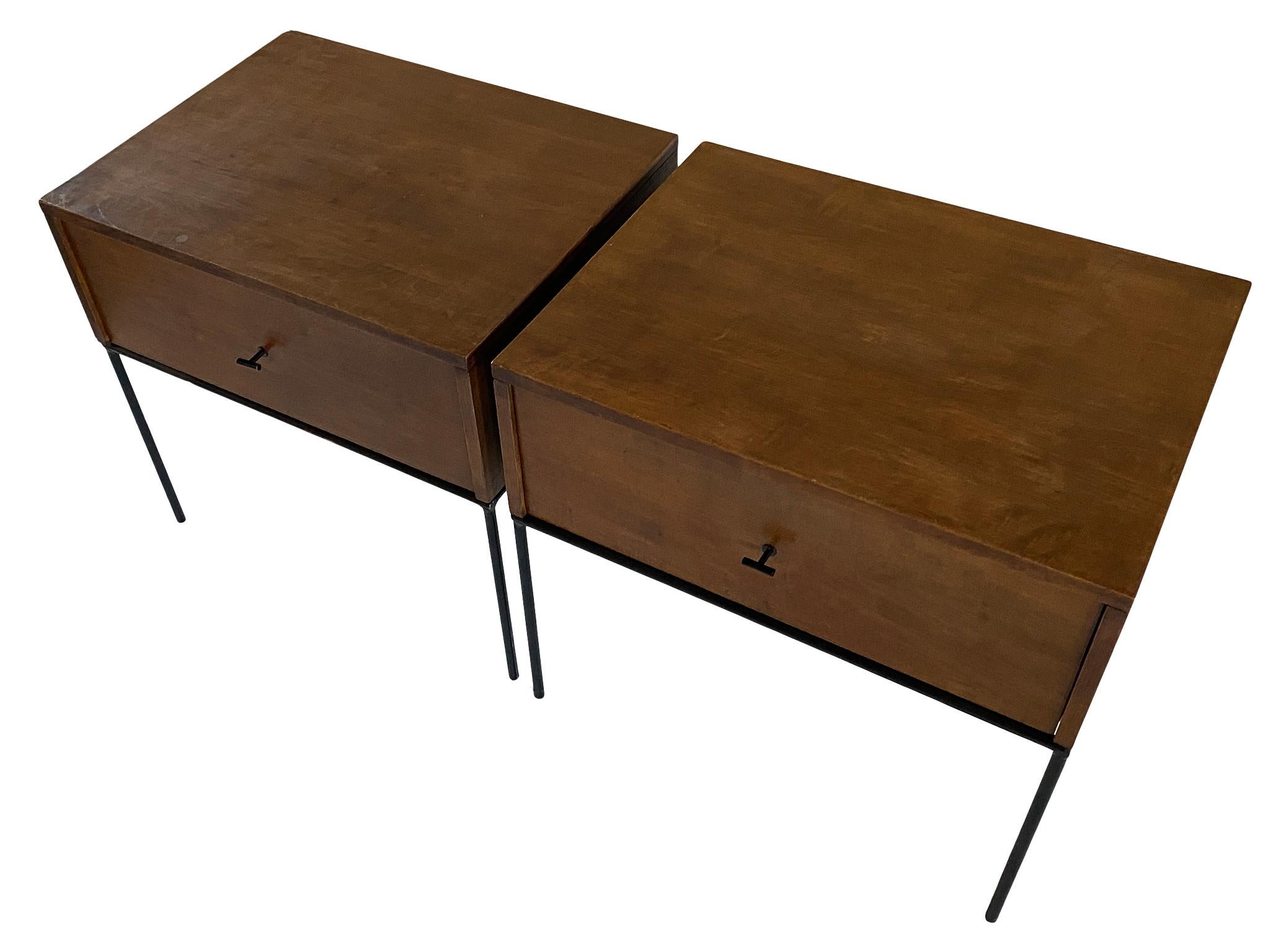 Midcentury Paul McCobb Single Drawer #1500 Nightstands walnut T Pulls In Good Condition In BROOKLYN, NY