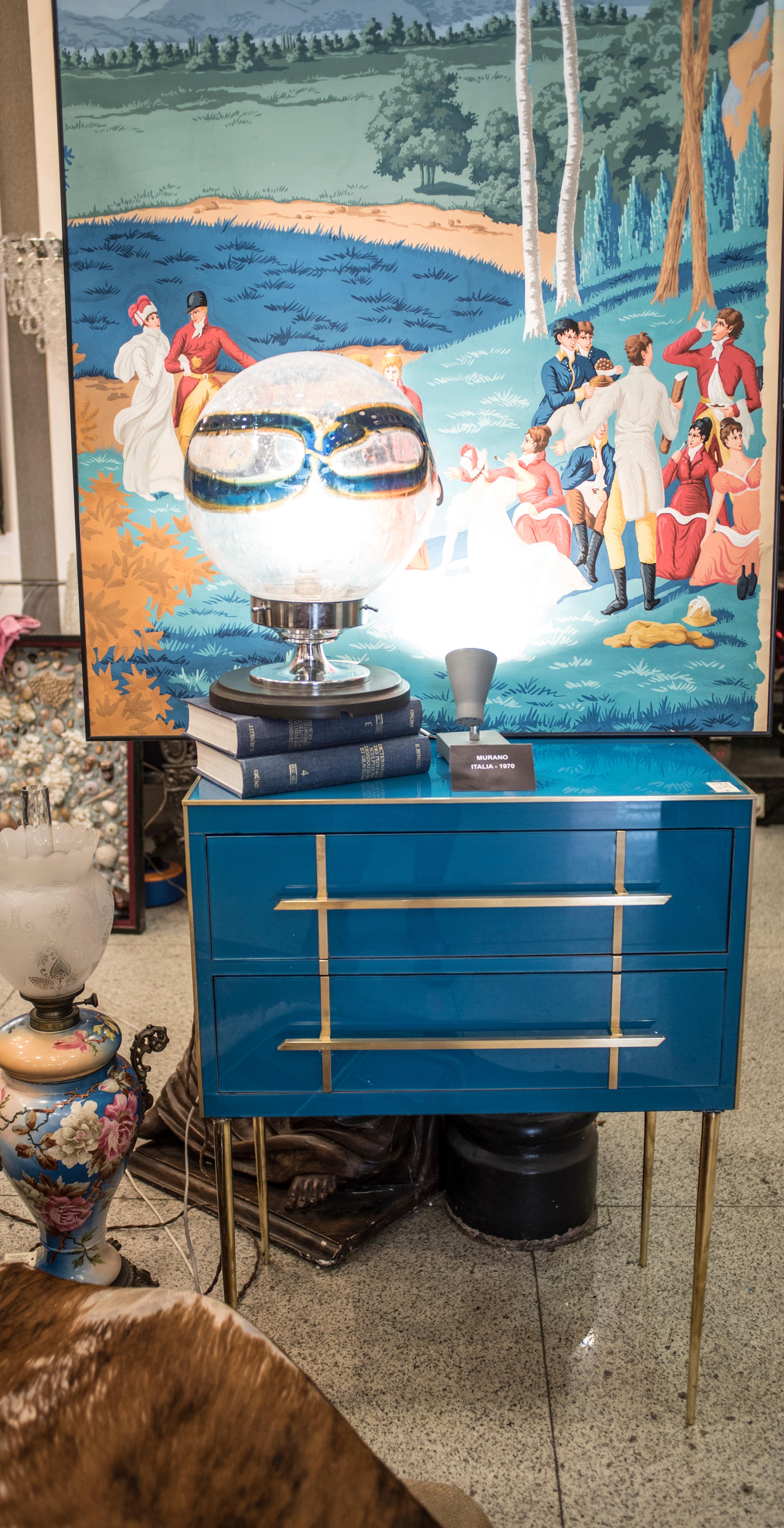 Stunning midcentury peacock blue Murano crystal and brass and soul of wood chest of drawers. Legs in gilded brass and 2 drawers with bronze handles.
Is a kind of pieces that were only made in Venice Italy in the 20th century. It has Murano crystal
