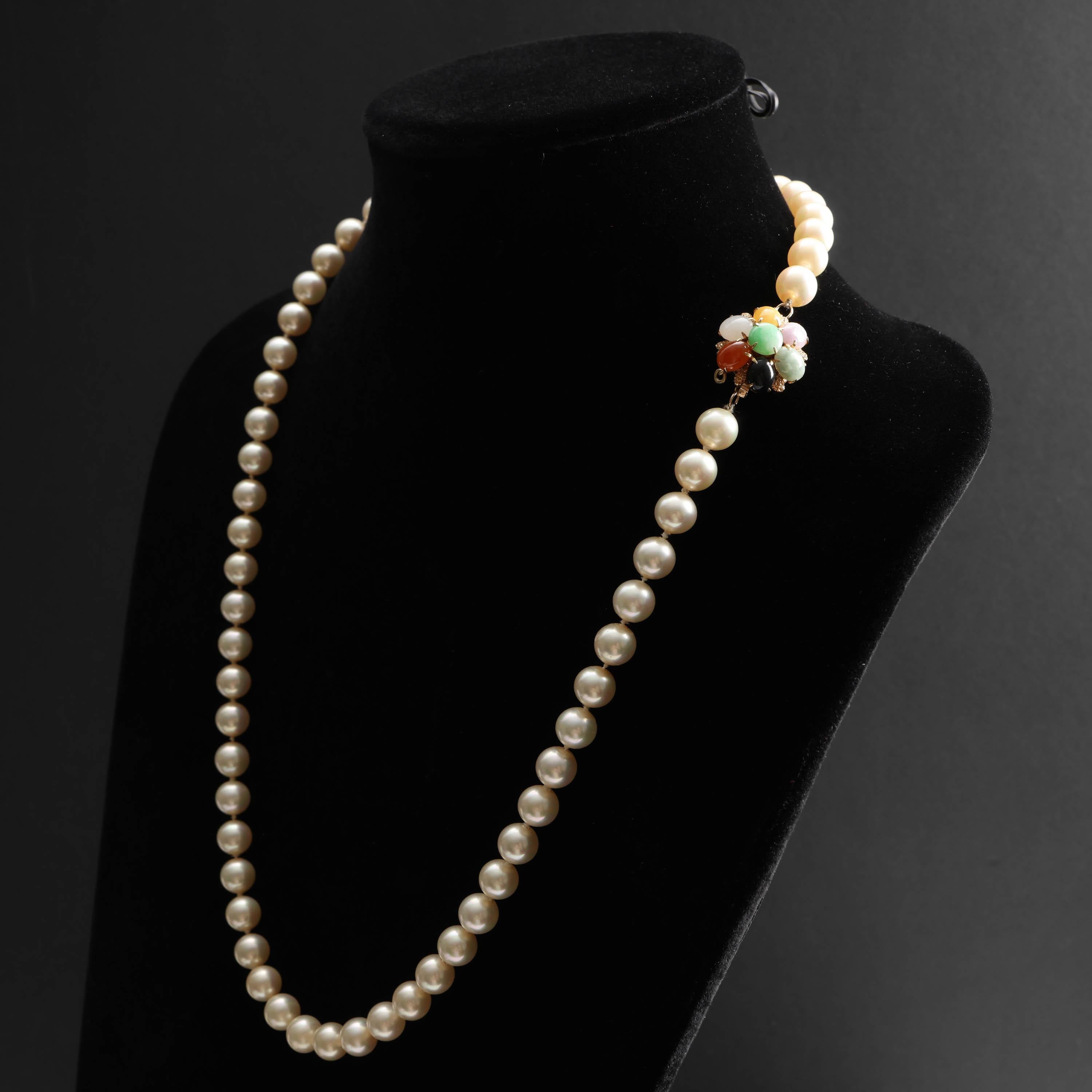 Midcentury Pearl Necklace with Jade Clasp Luxury Cultured Akoya Pearls For Sale 1
