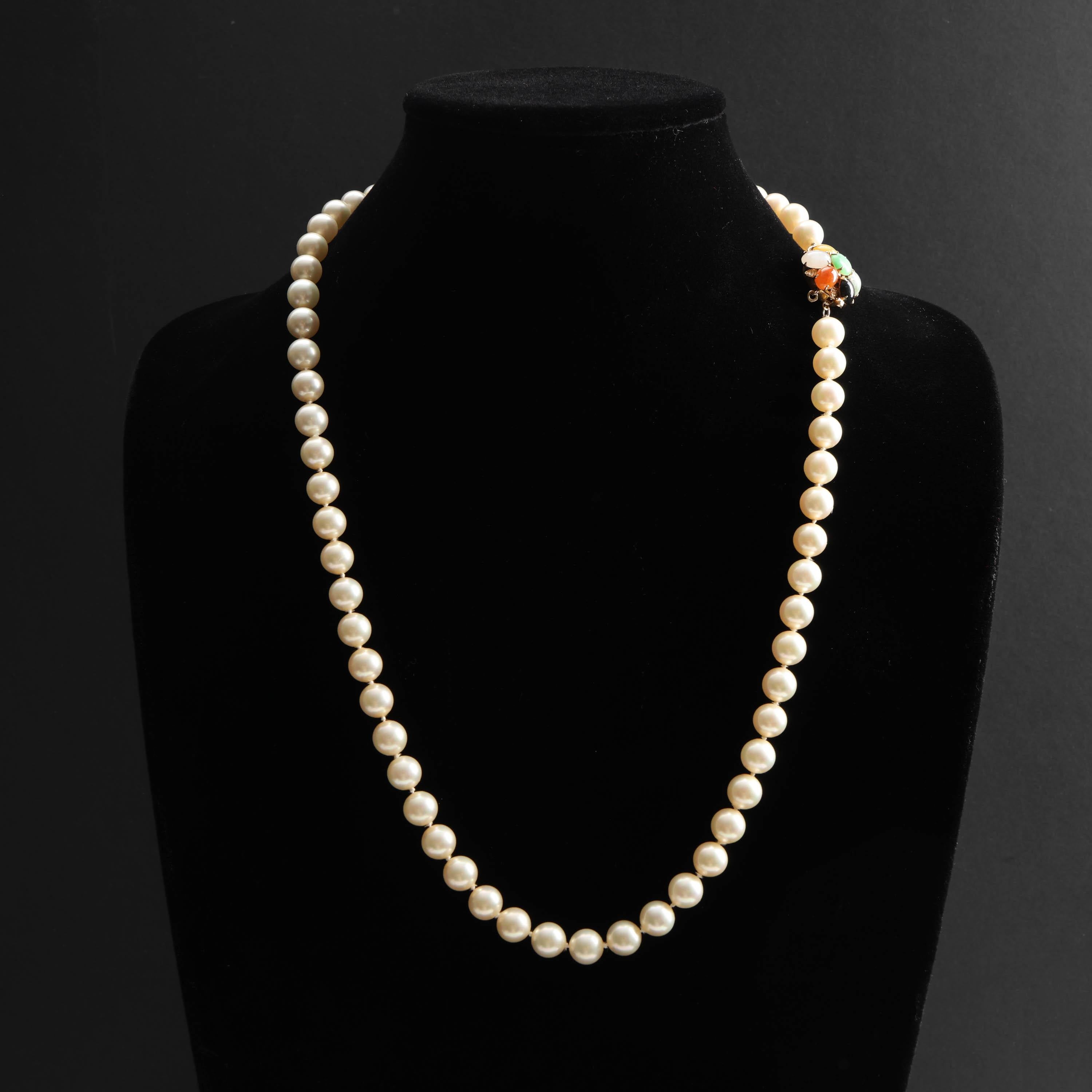 Women's or Men's Midcentury Pearl Necklace with Jade Clasp Luxury Cultured Akoya Pearls For Sale