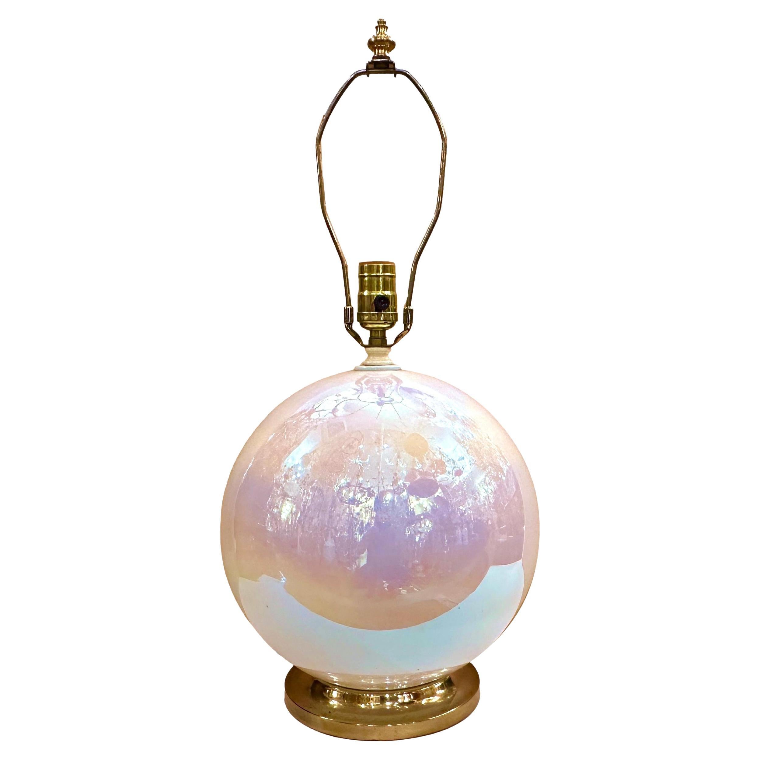 Lampe aus Perlglanzglas aus der Mitte des Jahrhunderts im Angebot