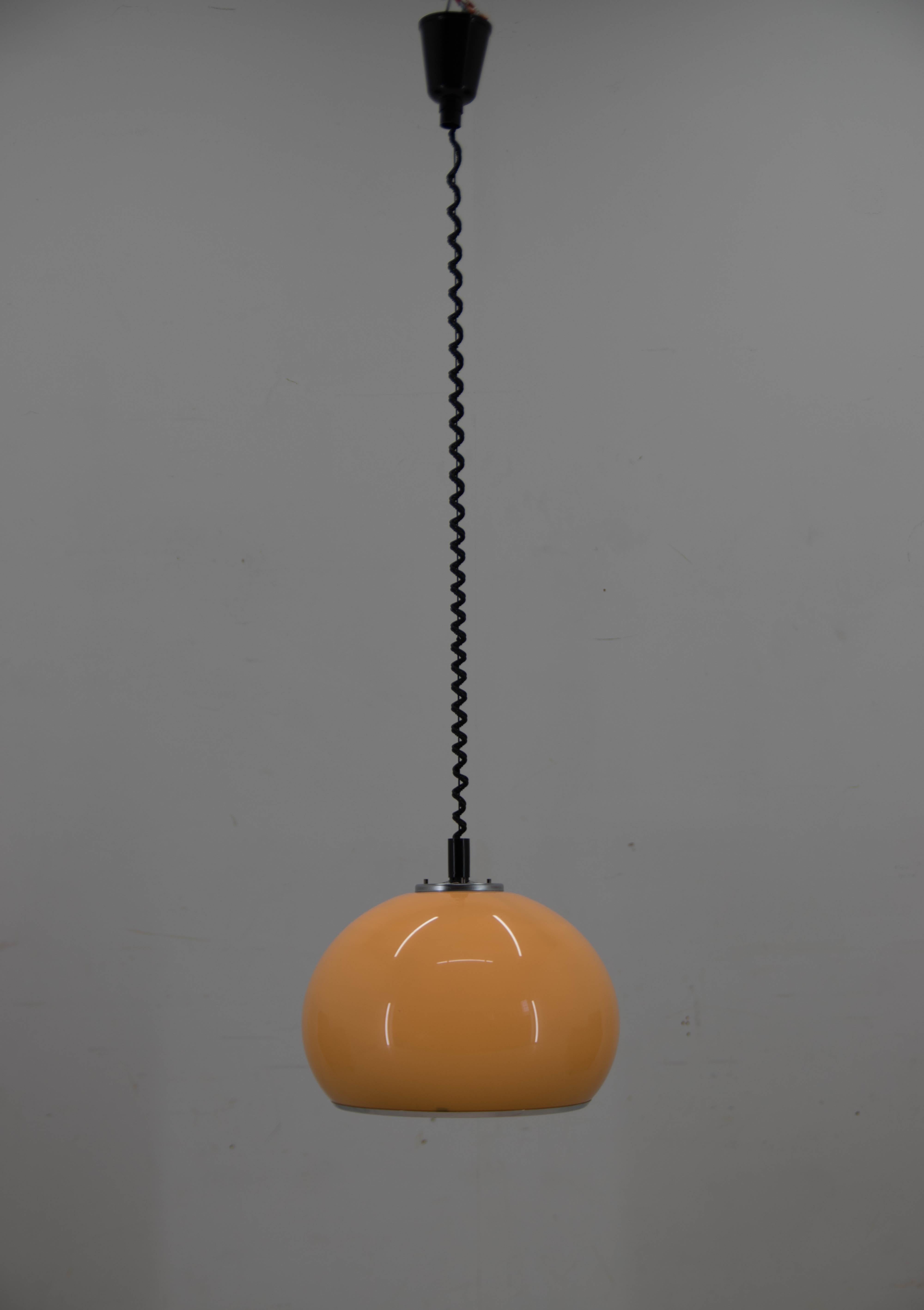 Pendentif du milieu du siècle dernier conçu par Harvey Guzzini pour Meblo, Italie, 1970 en vente 1