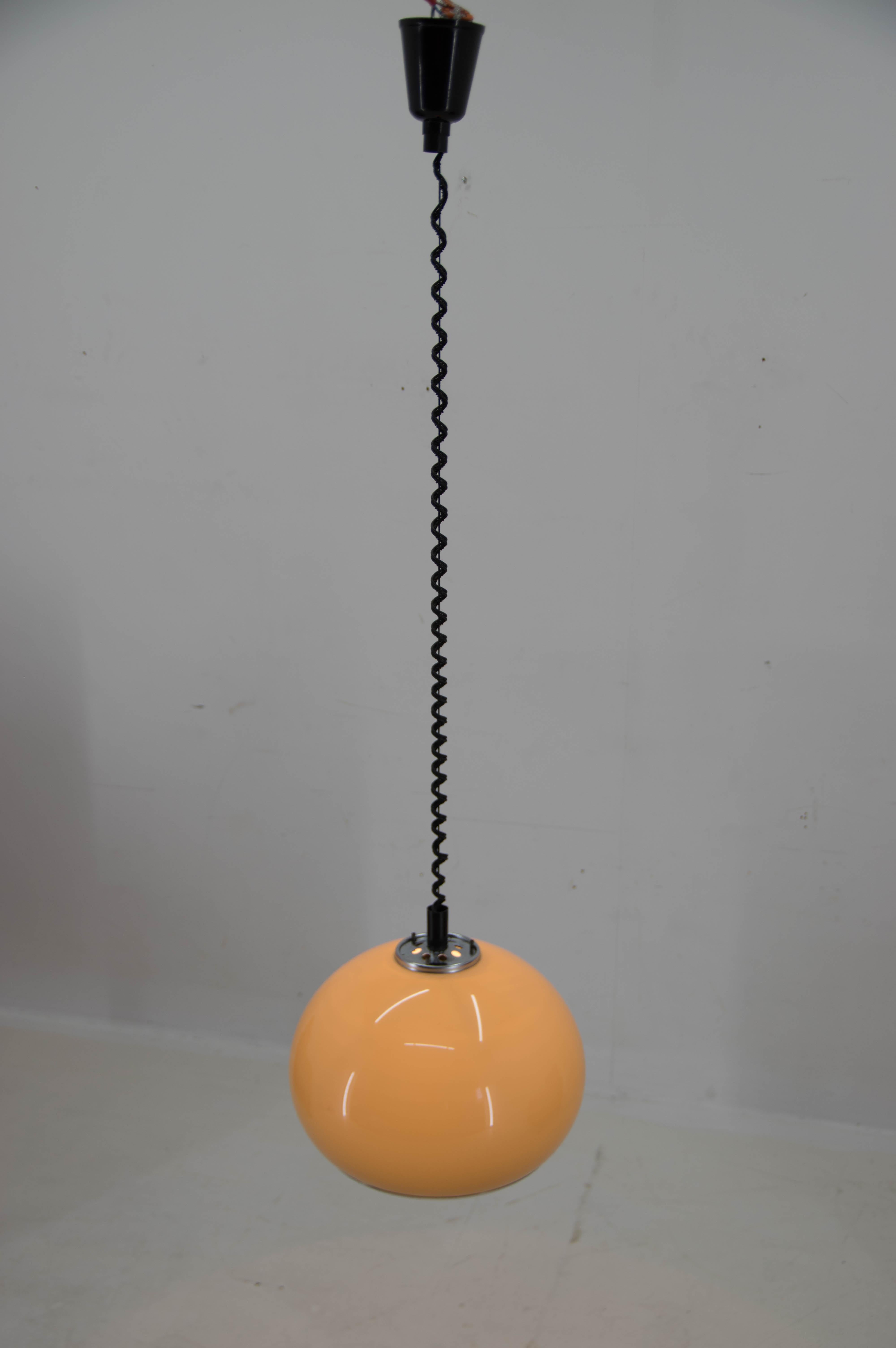 Pendentif du milieu du siècle dernier conçu par Harvey Guzzini pour Meblo, Italie, 1970 en vente 2