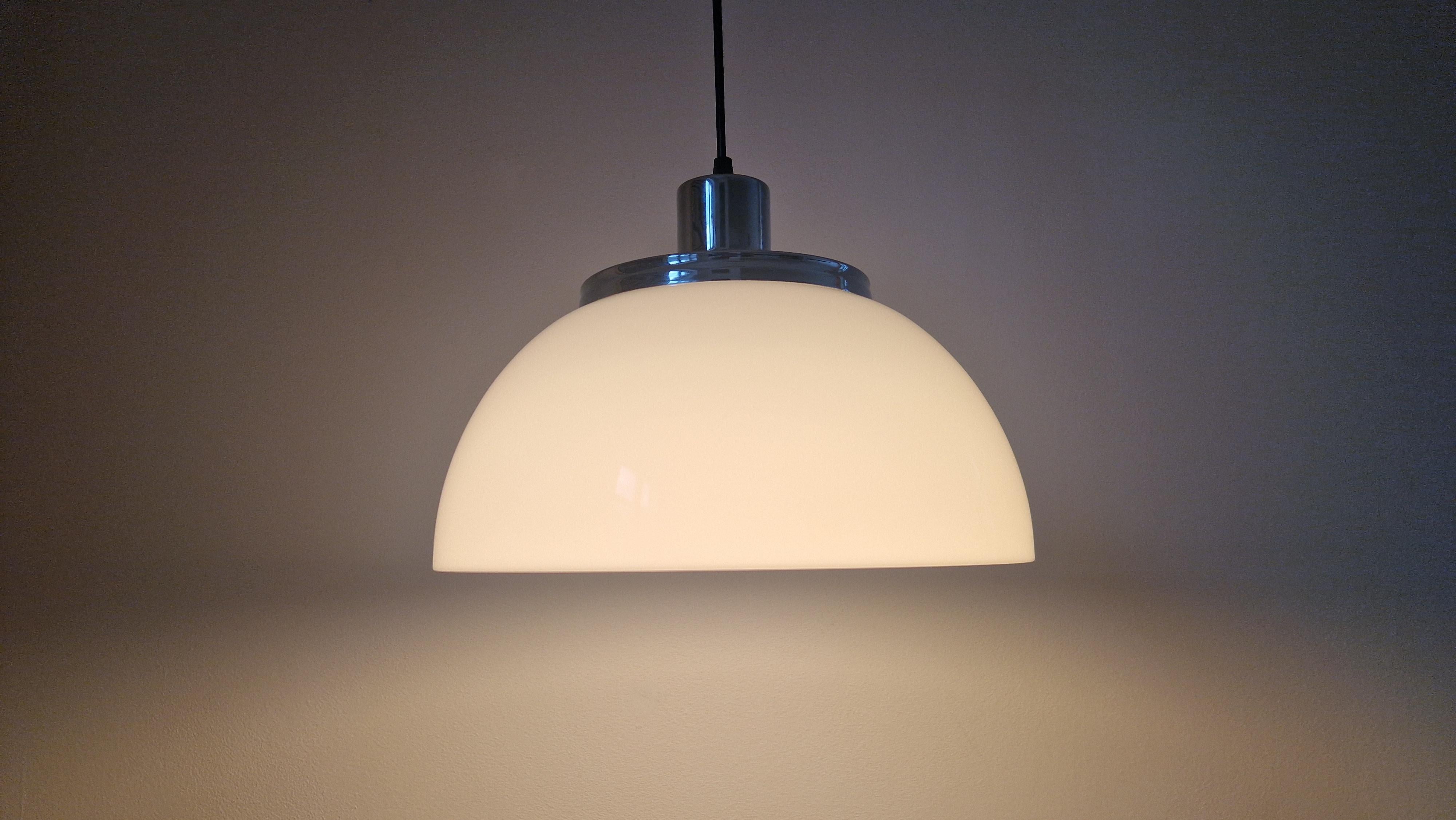 Lampe à suspension Faro conçue par Luigi Massoni pour Meblo Guzzini, Italie, 1970 en vente 4