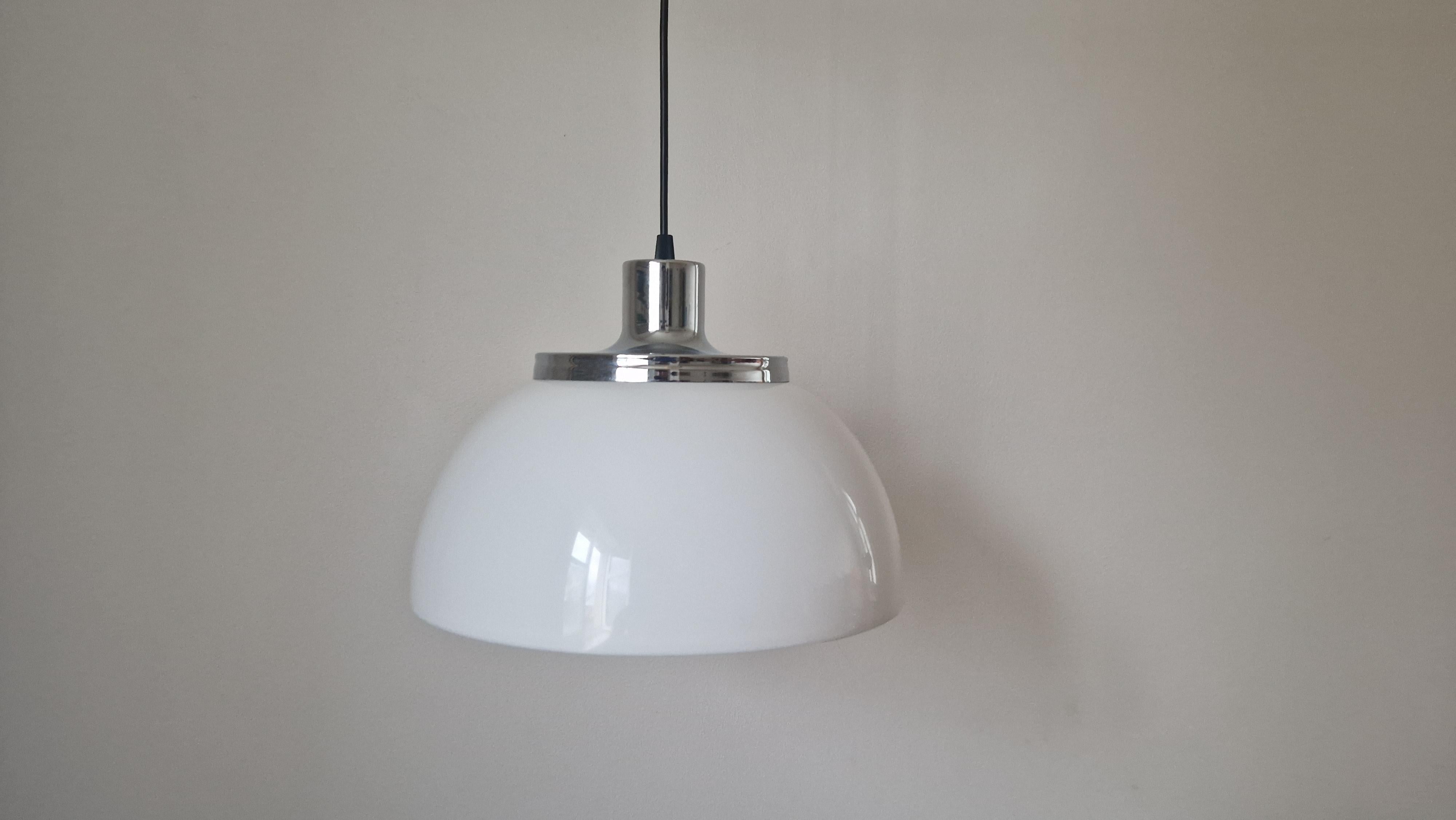 italien Lampe à suspension Faro conçue par Luigi Massoni pour Meblo Guzzini, Italie, 1970 en vente
